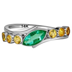 Vintage Marquise emerald ring in 14k gold. 