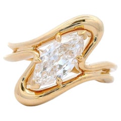 Anello con diamante Marquise Flow in oro giallo 18 carati