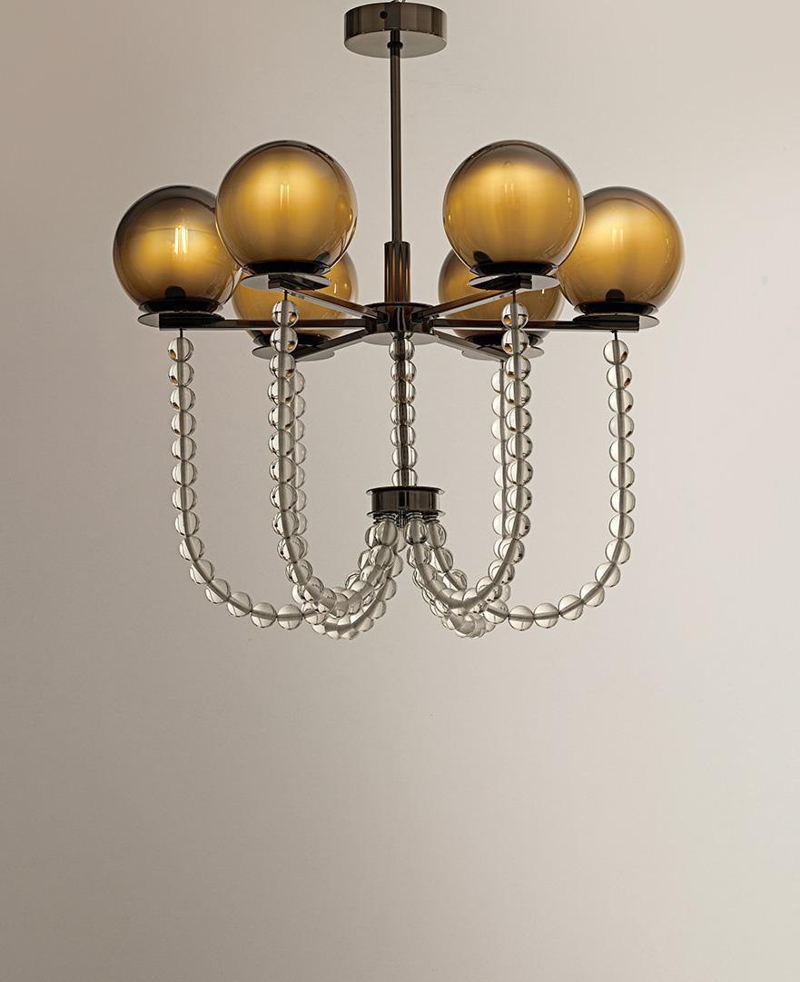 Lámpara Marquise Fontaine de MM Lampadari
Dimensiones: Ø 60 x A 71 cm.
Materiales: Metal, cristal y vidrio soplado.

Todas nuestras lámparas pueden cablearse según cada país. Si se vende a EE.UU., se cableará para ese país, por ejemplo. Póngase en