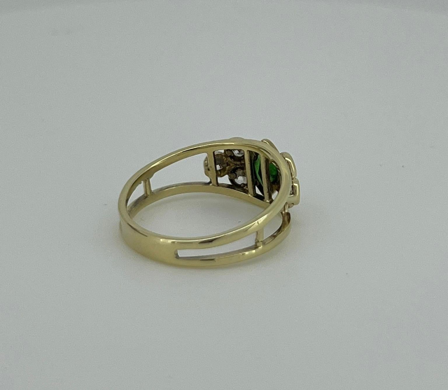 De las mujeres Esmeralda Gilson Marquesa (Piedra de Nacimiento de Mayo) y Anillo de Diamantes en Oro Amarillo de 9 K