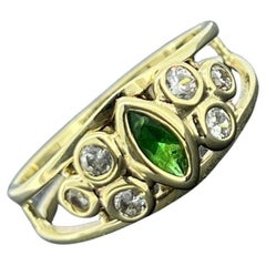 Esmeralda Gilson Marquesa (Piedra de Nacimiento de Mayo) y Anillo de Diamantes en Oro Amarillo de 9 K