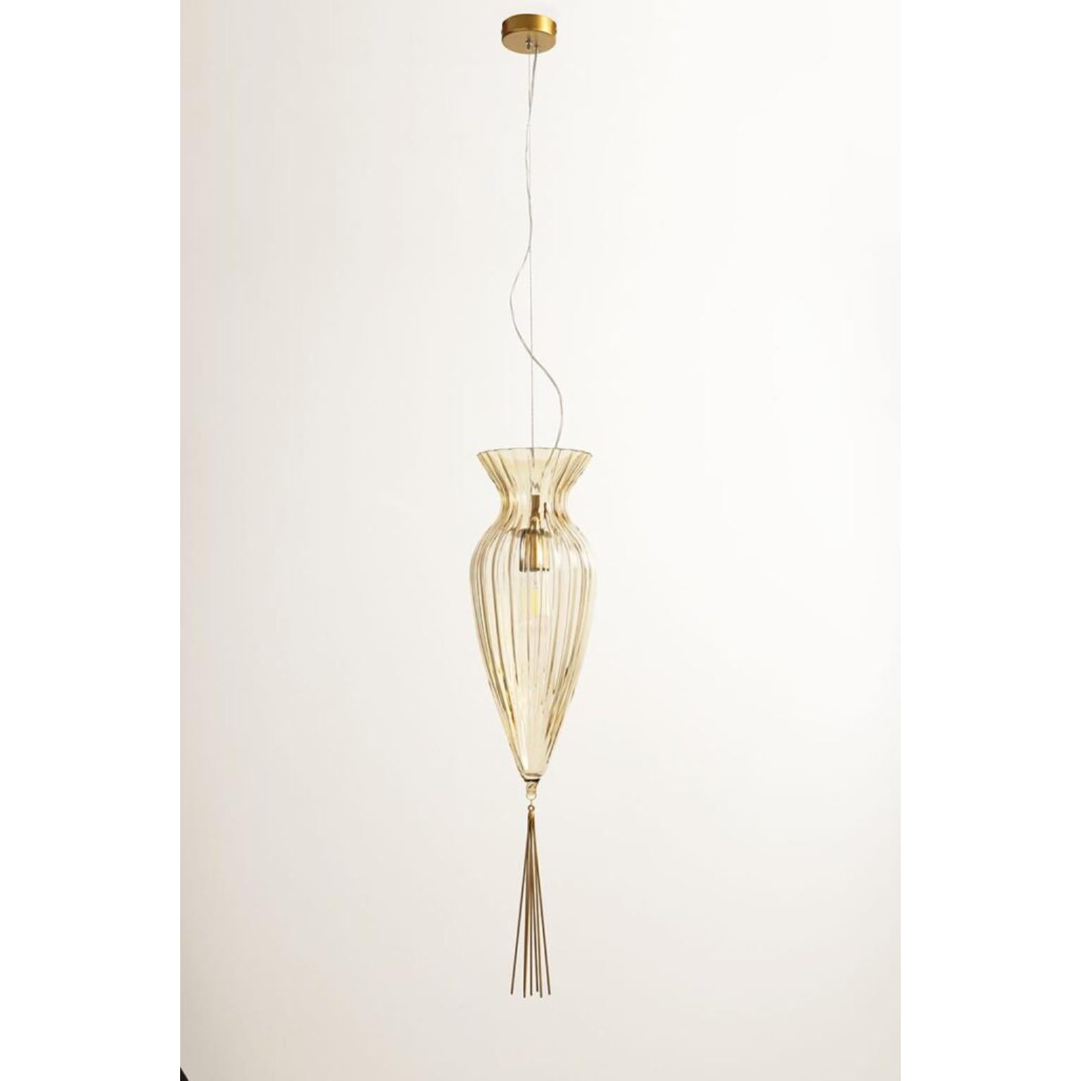 Lámpara Colgante Marquesa Goccia de MM Lampadari
Dimensiones: Ø 24 x A 97 cm.
Materiales: Metal y cristal de Murano.

Todas nuestras lámparas pueden cablearse según cada país. Si se vende a EE.UU., se cableará para ese país, por ejemplo. Póngase en