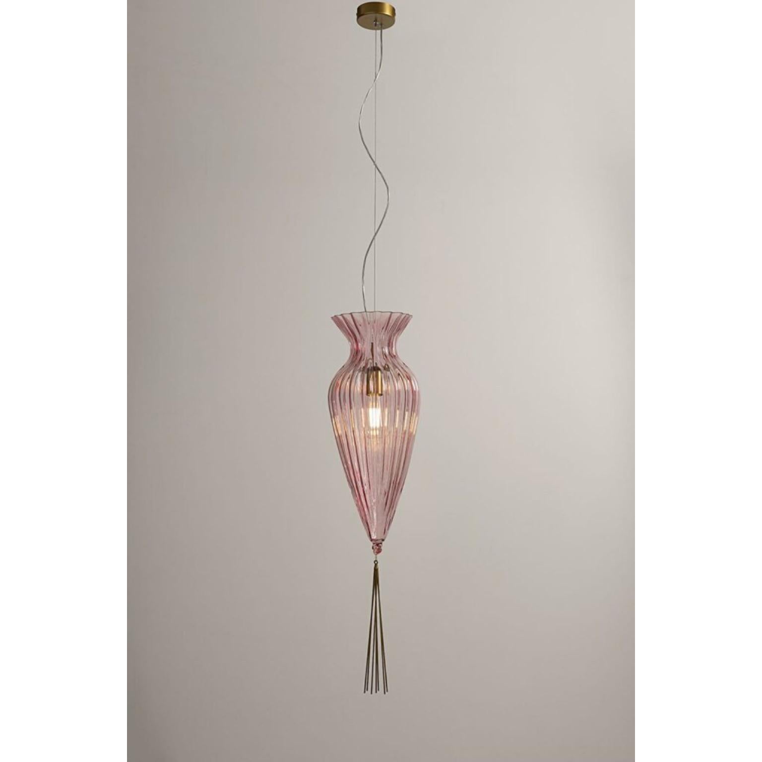 Lampada a sospensione Marquise Goccia di MM Lampadari
Dimensioni: Ø 24 x H. 97 cm.
Materiali: Metallo e vetro di Murano.

Tutte le nostre lampade possono essere cablate a seconda del Paese. Se viene venduto negli Stati Uniti, sarà cablato per gli