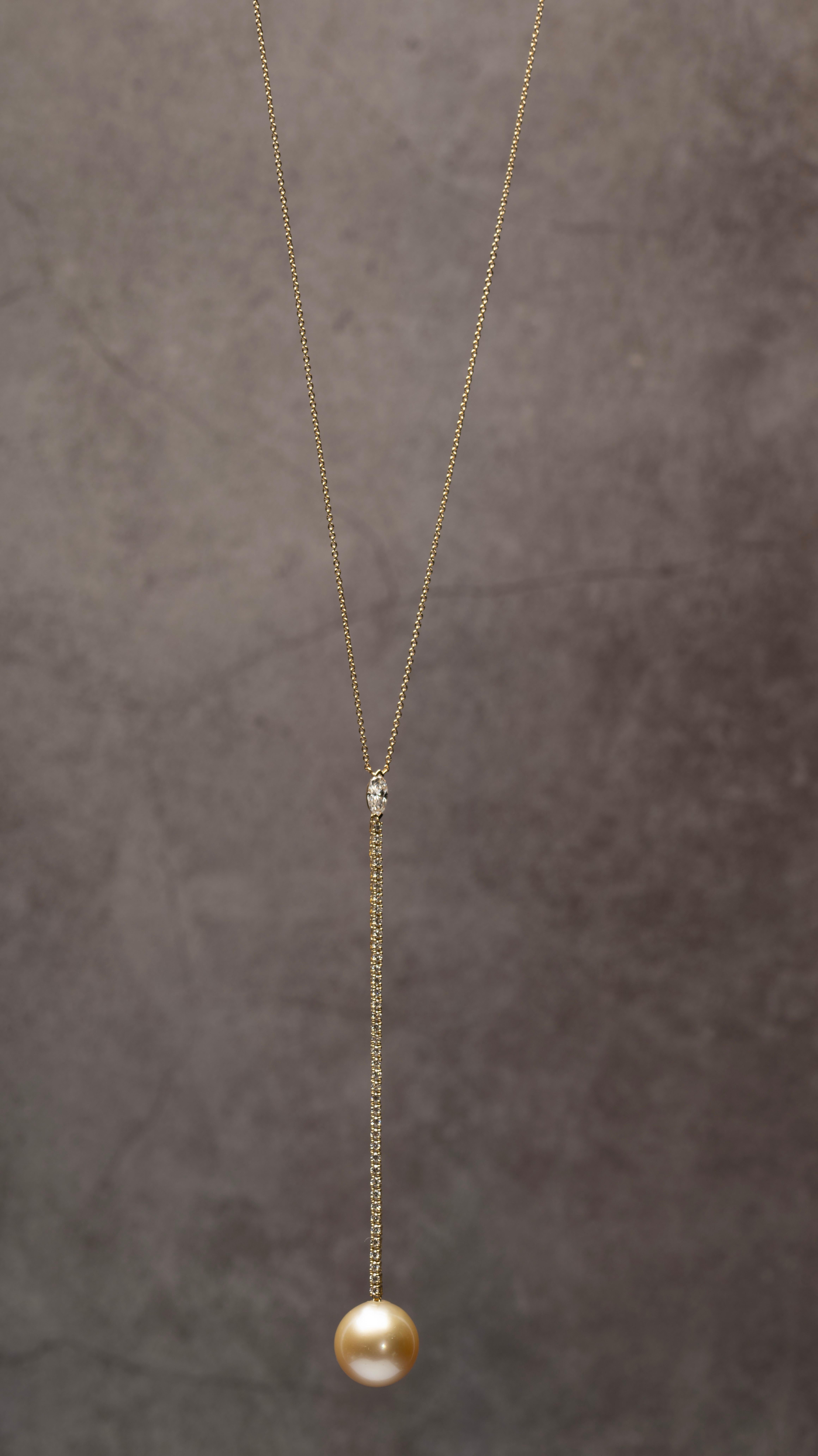 Collar Marquesa y Perla Dorada con Diamantes Engastados en Oro de 18K en venta 3