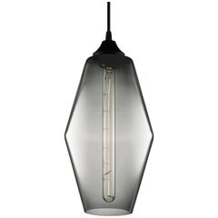 Lampe à suspension moderne en verre soufflé à la main gris marquise, fabriquée aux États-Unis