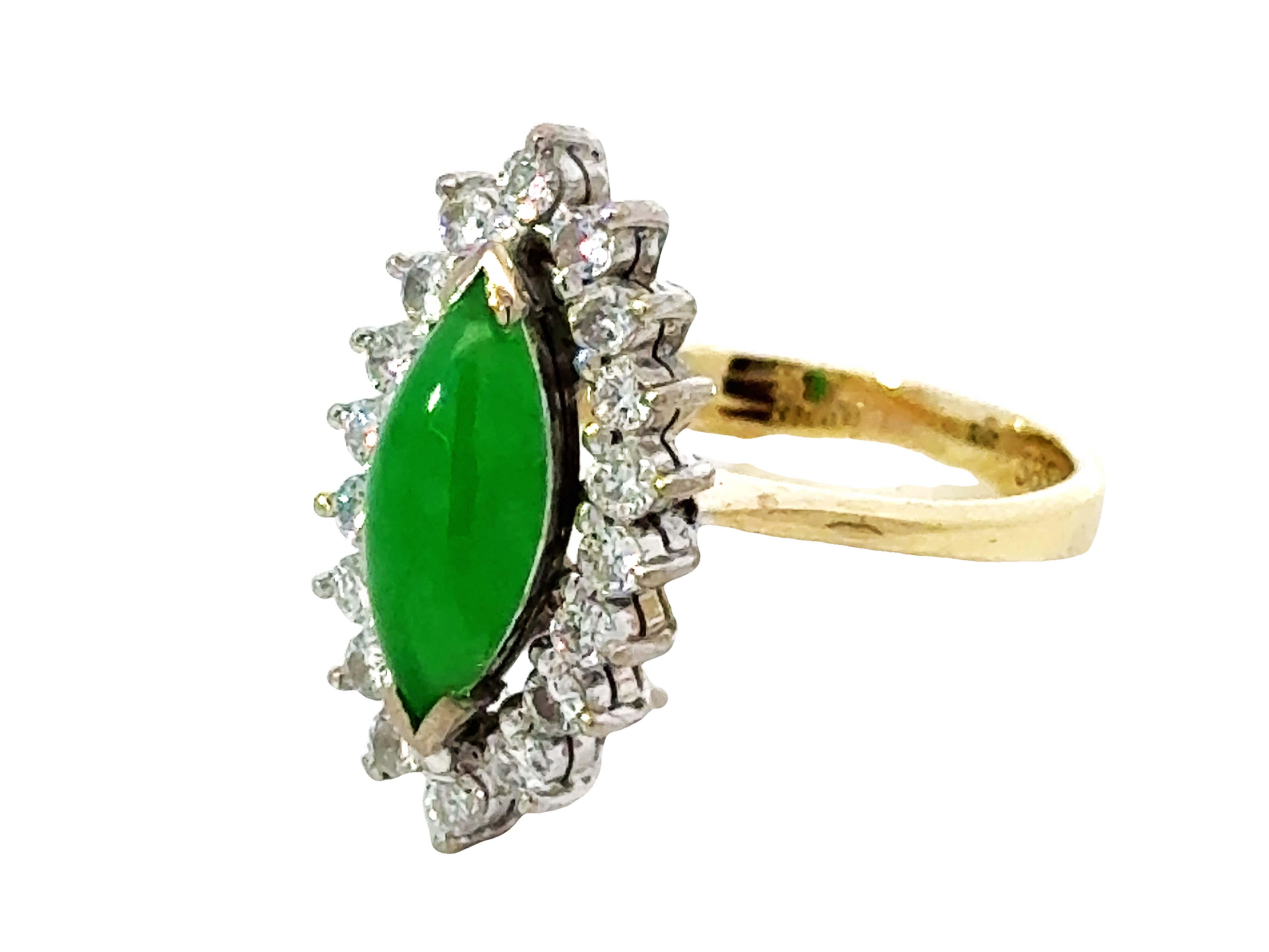 Marquise Grüne Jade Cabochon Diamant Halo-Ring 14k Gelbgold (Marquiseschliff) im Angebot