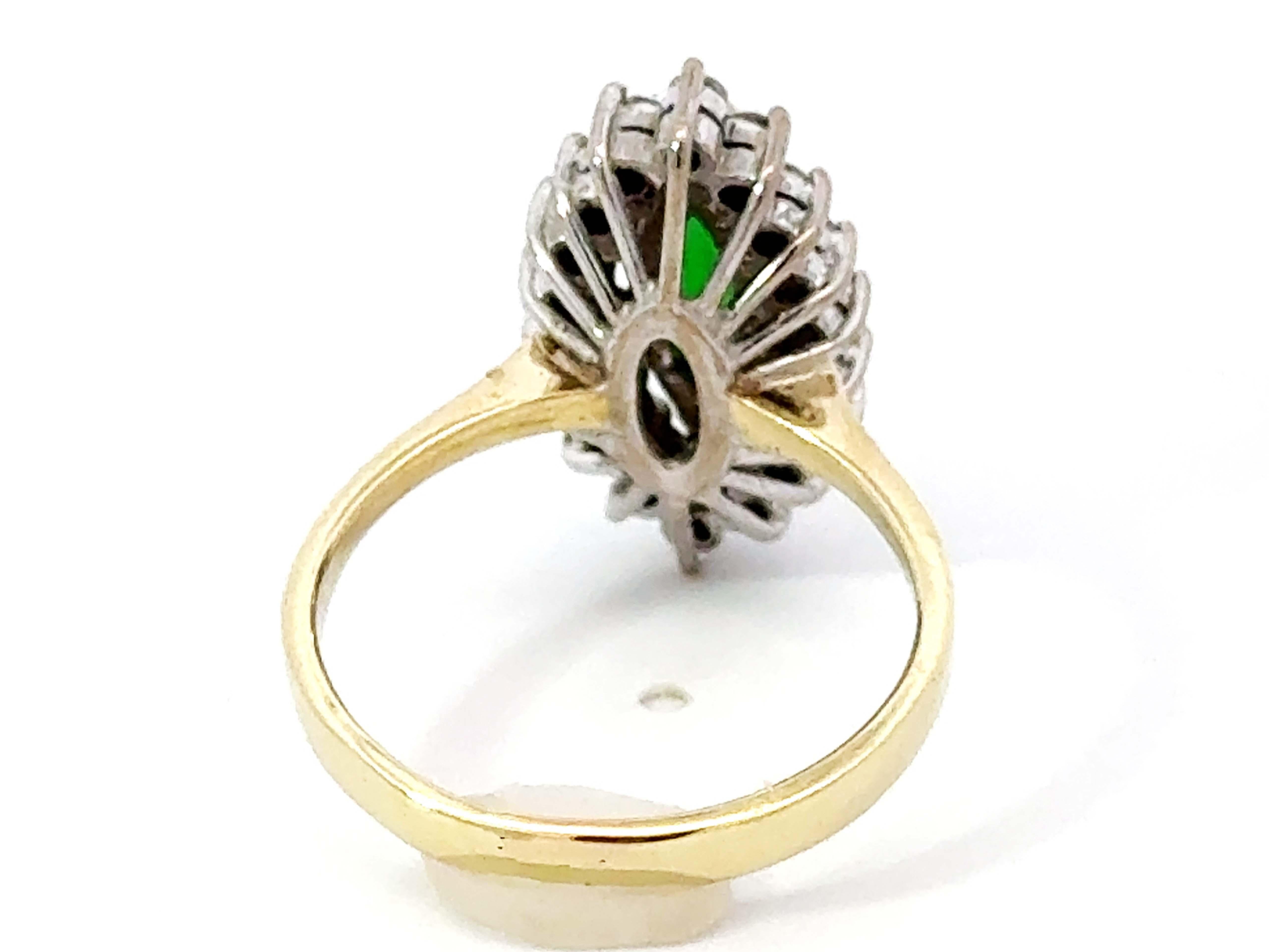 Marquise Grüne Jade Cabochon Diamant Halo-Ring 14k Gelbgold im Angebot 1