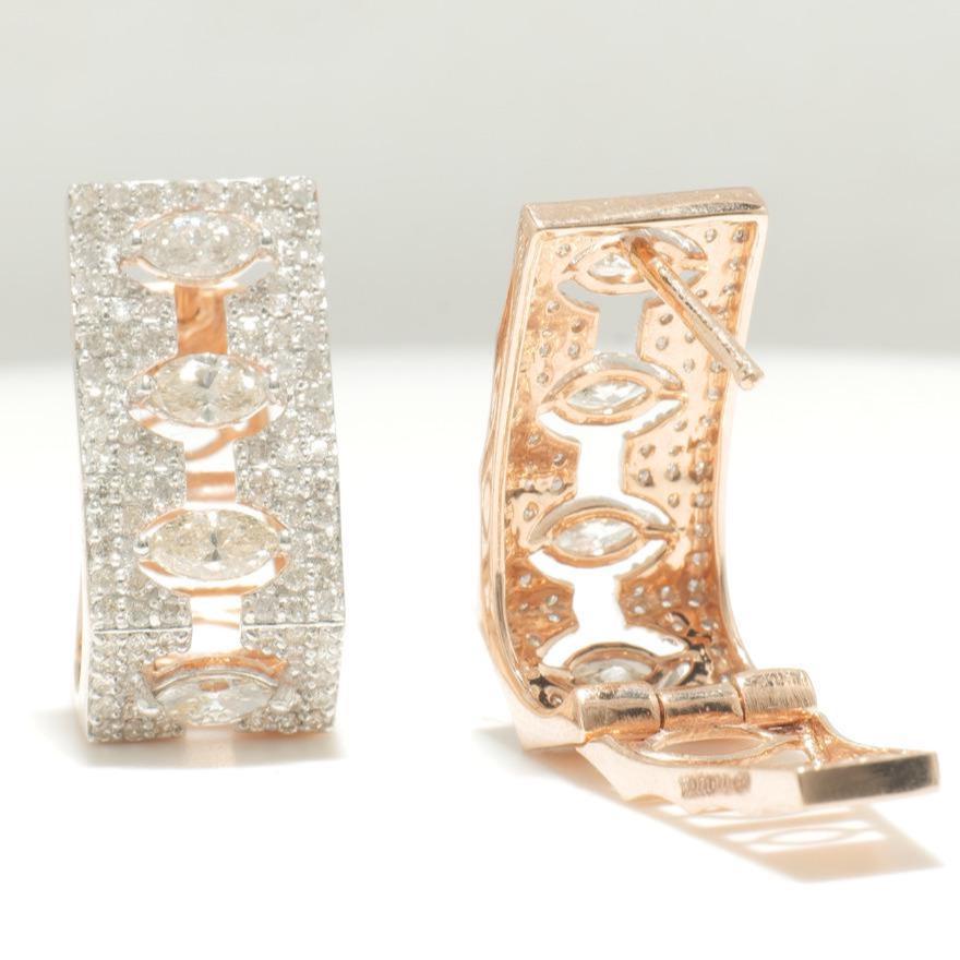 Orecchini Huggie con diamante Marquise Halo in oro massiccio 14K (certificati) In condizioni Nuovo in vendita a New Delhi, DL