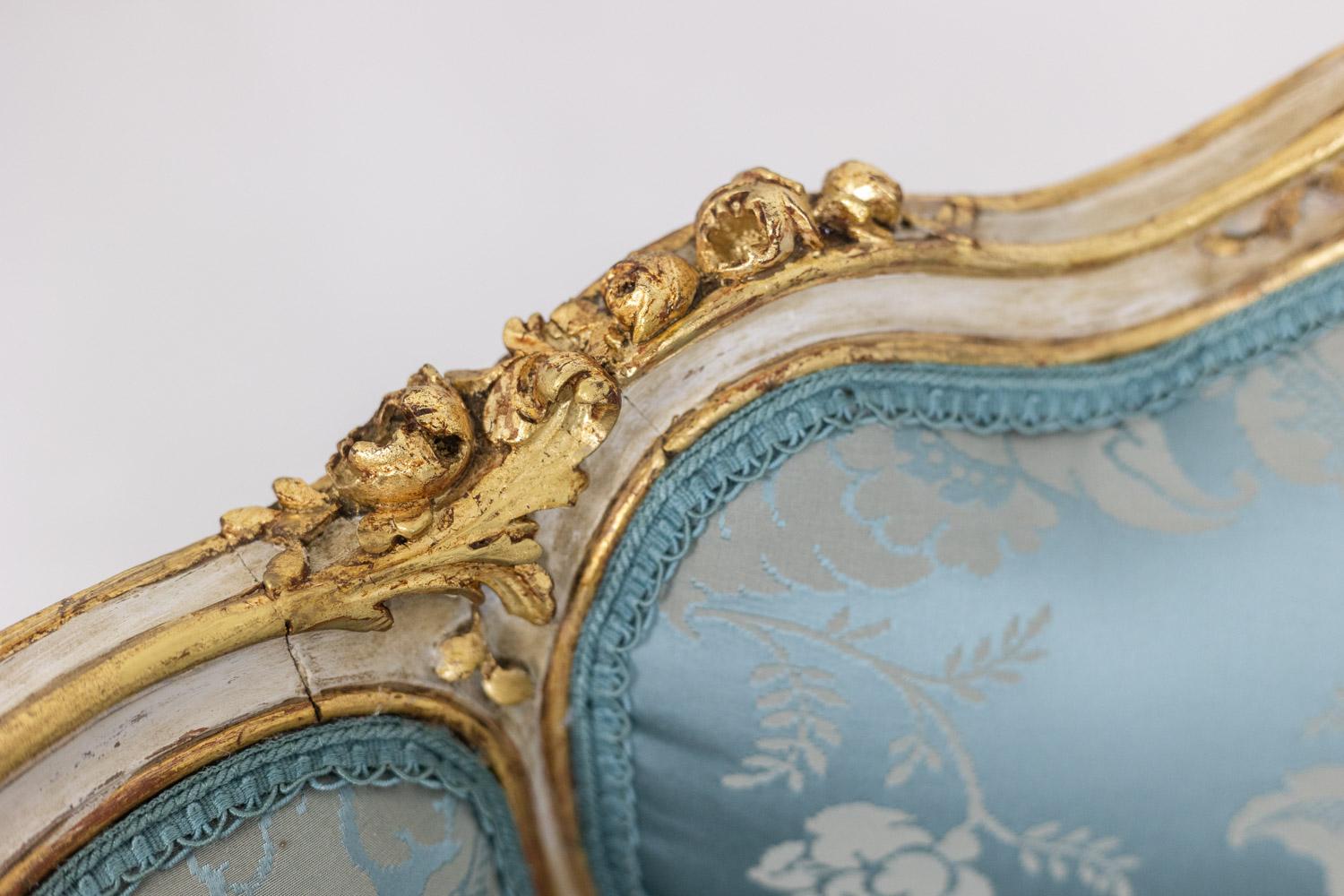 Marquise in gilded and carved wood in the LXV style. Circa 1880. For Sale 1