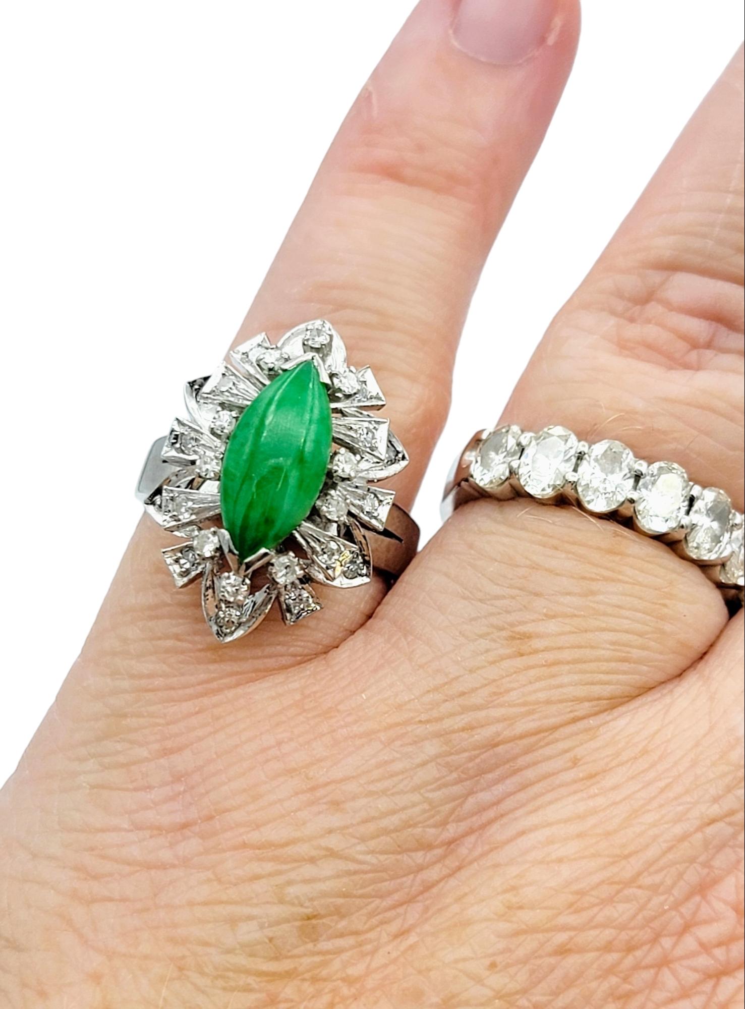 Cocktailring aus 10 Karat Weißgold mit Marquise-Jadeit und Diamant im Einzelschliff Damen im Angebot