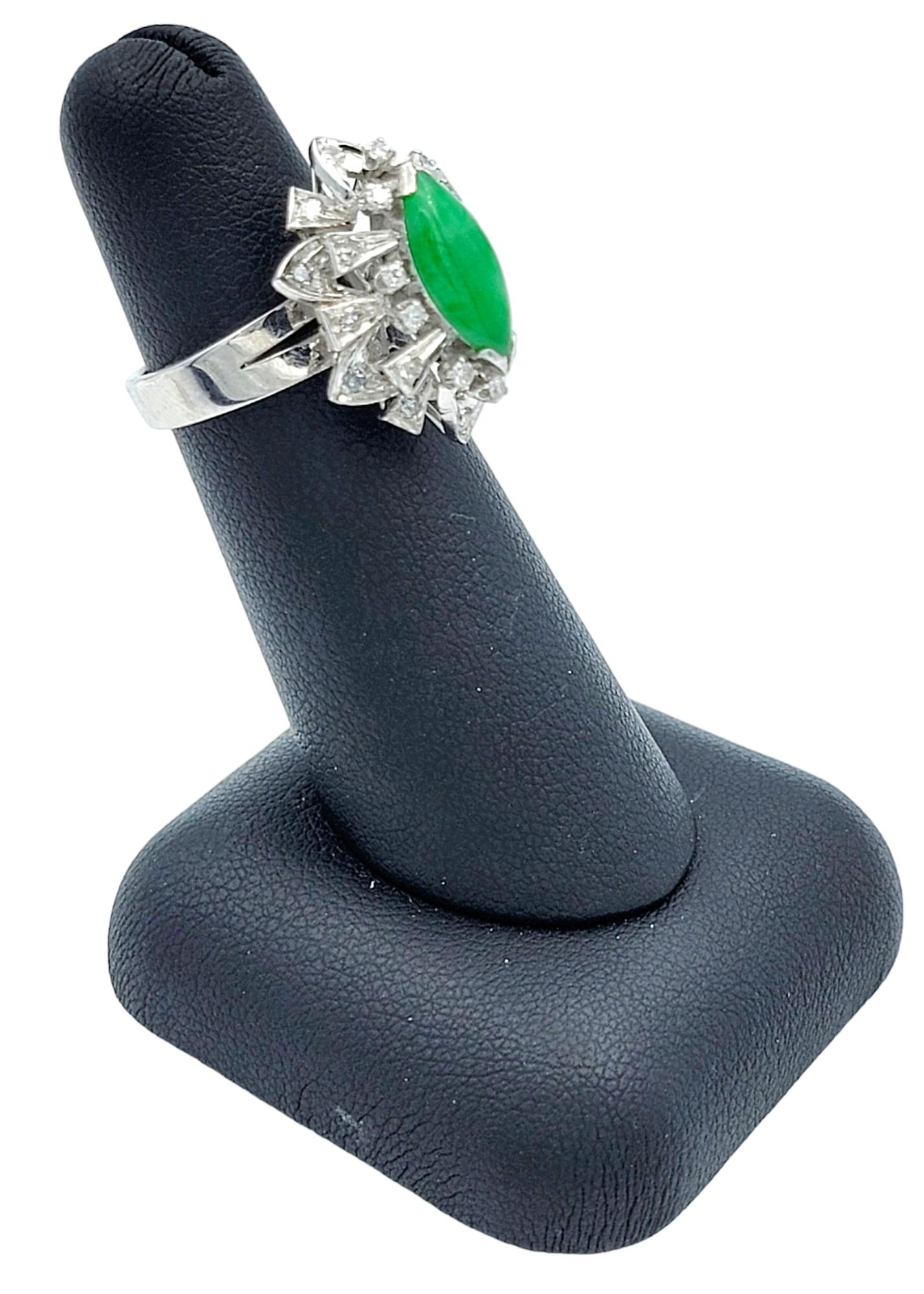 Cocktailring aus 10 Karat Weißgold mit Marquise-Jadeit und Diamant im Einzelschliff im Angebot 2