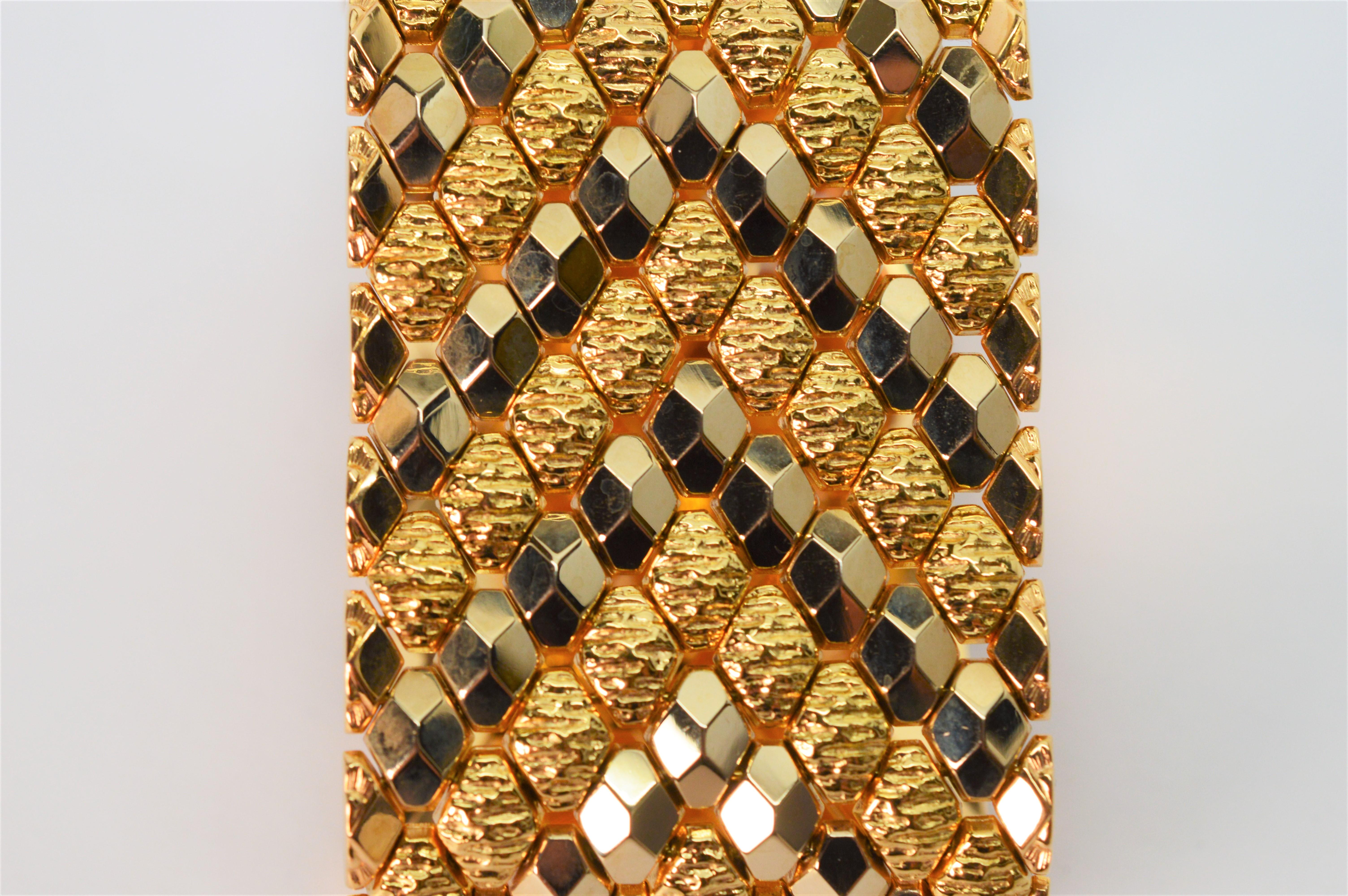 Breites flexibles Manschettenarmband aus 18 Karat Gelbgold mit Marquise-Glieder im Angebot 6