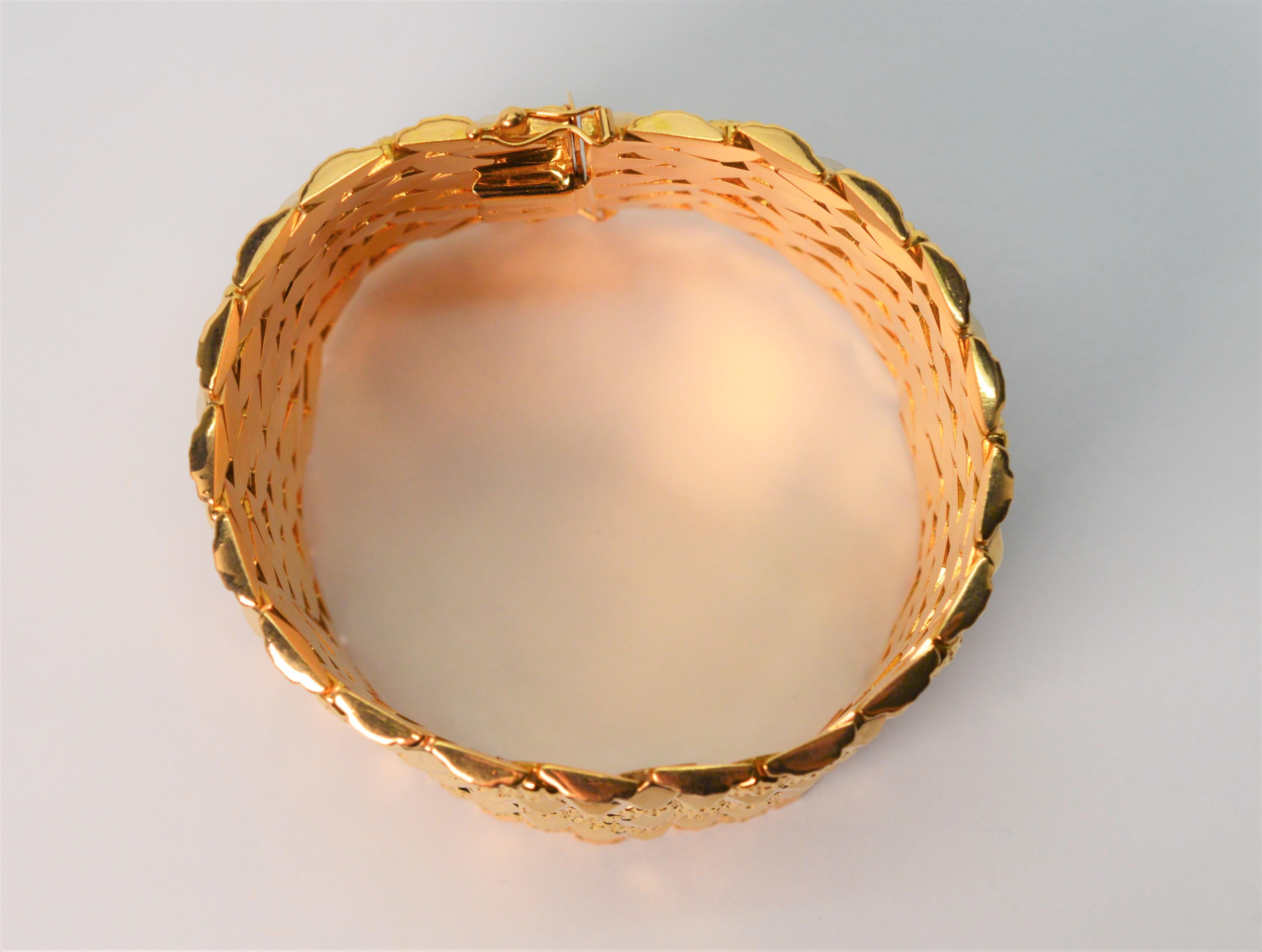 Bracelet manchette large et souple à maillons marquises en or jaune 18 carats en vente 8