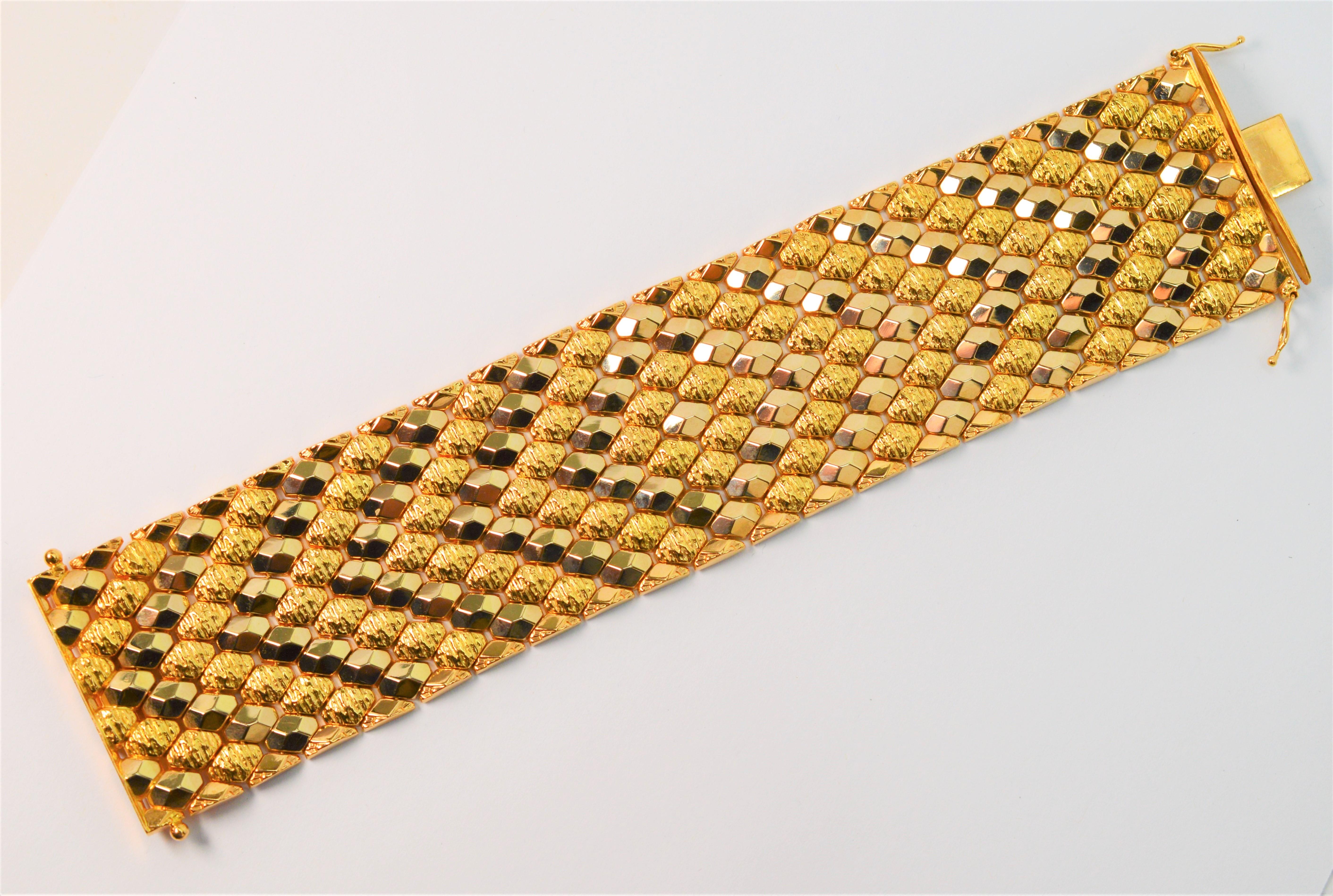 Bracelet manchette large et souple à maillons marquises en or jaune 18 carats en vente 9