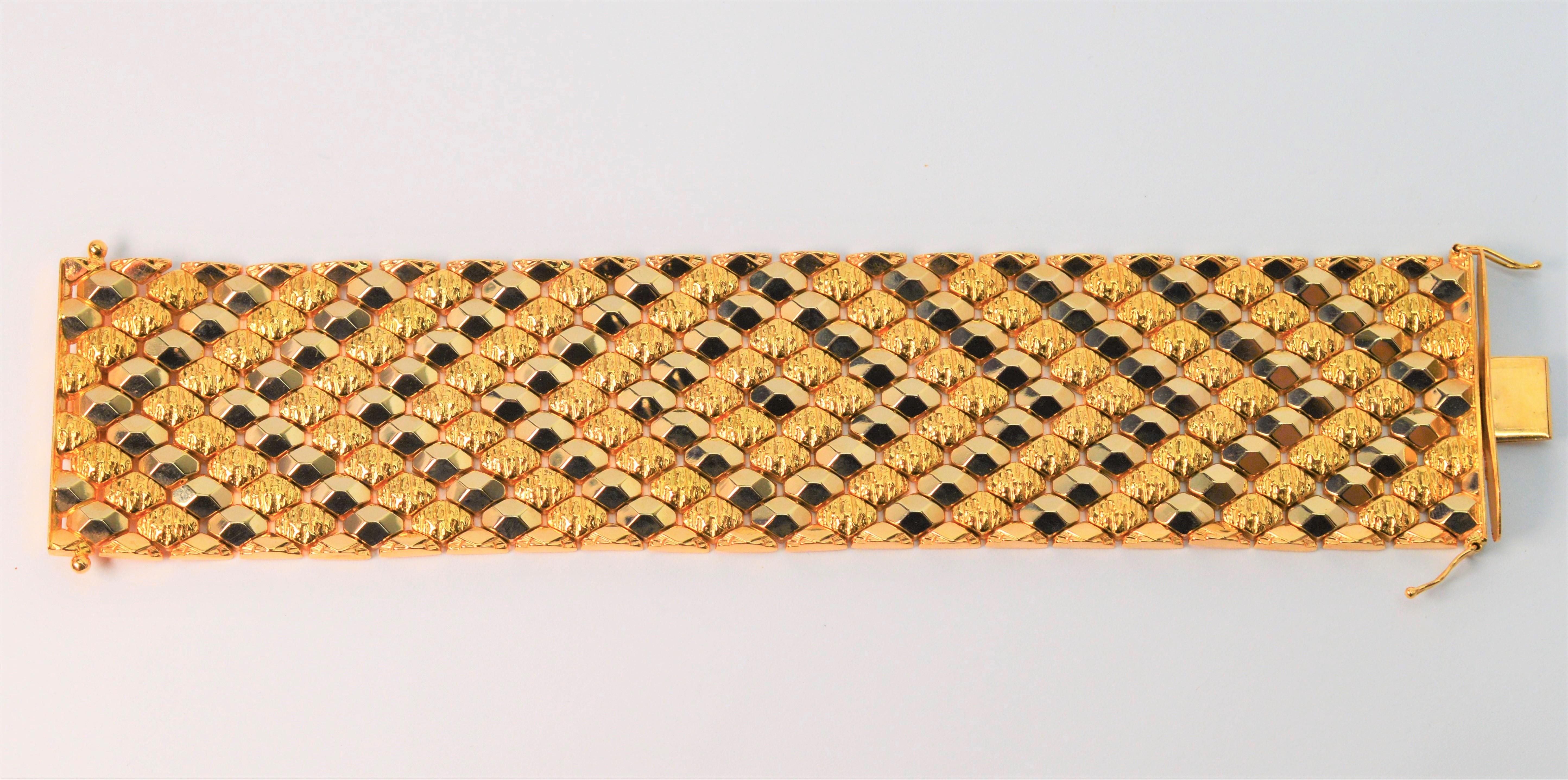Breites flexibles Manschettenarmband aus 18 Karat Gelbgold mit Marquise-Glieder im Angebot 9