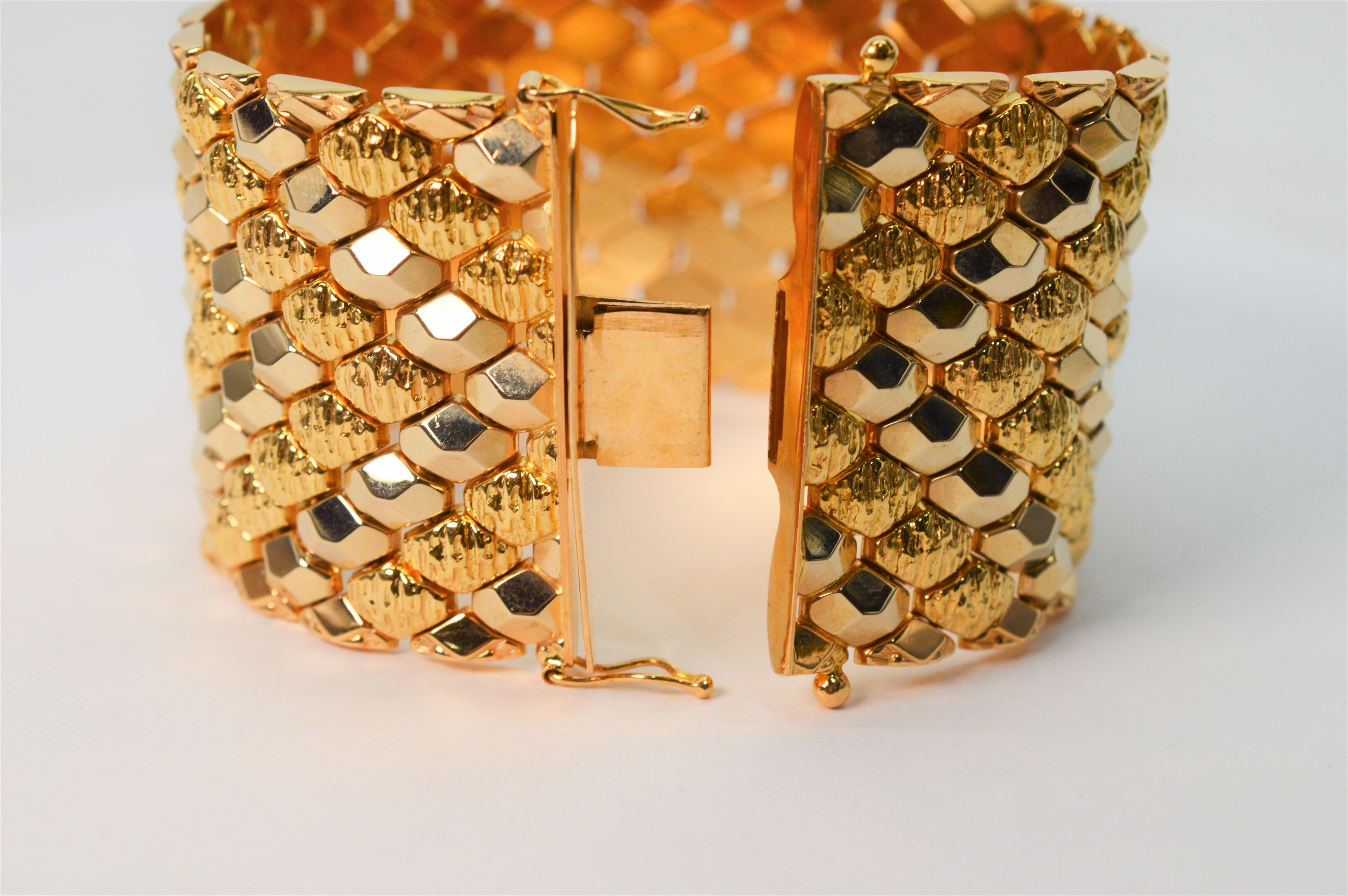 Bracelet manchette large et souple à maillons marquises en or jaune 18 carats en vente 11
