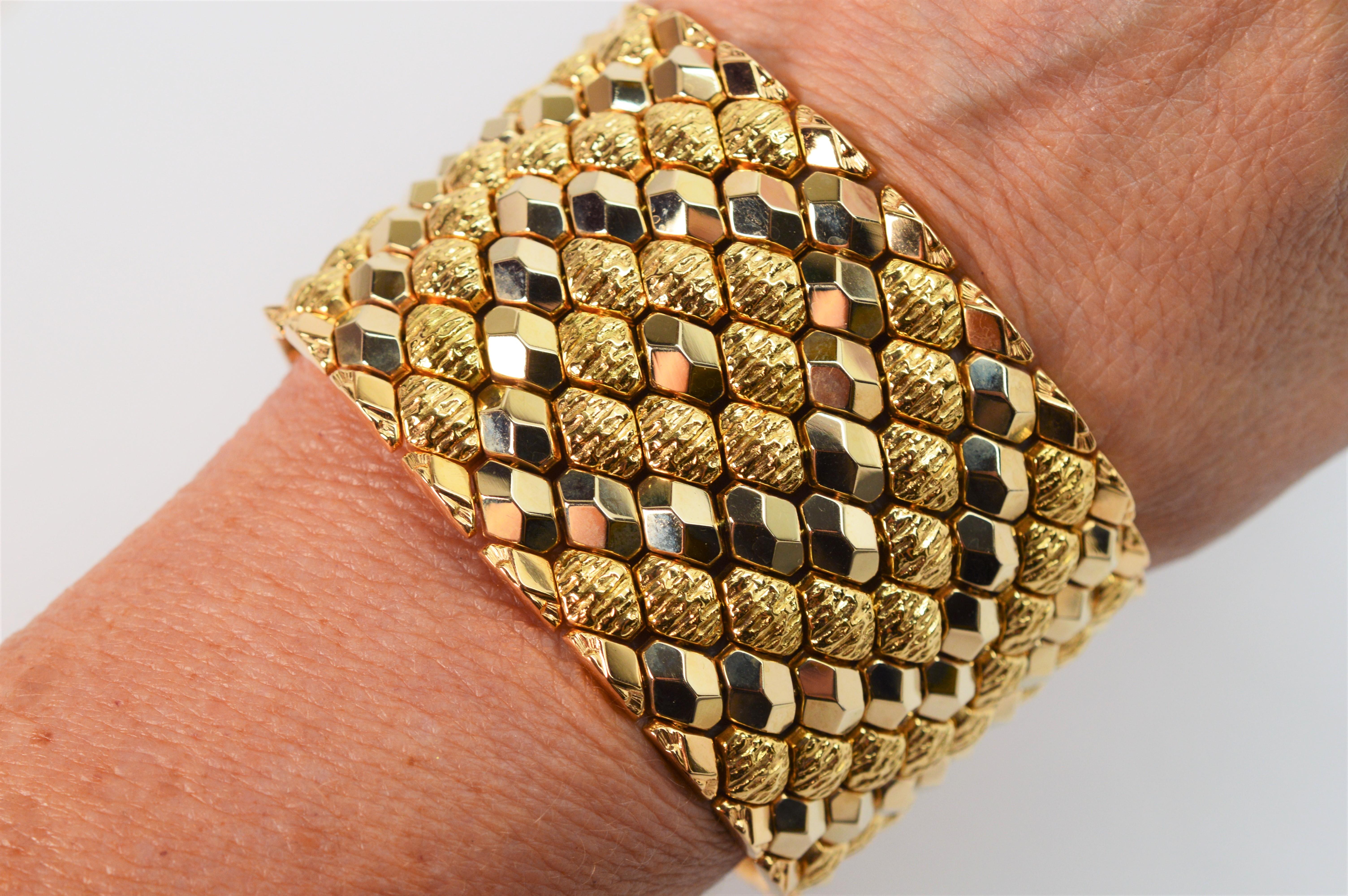 Bracelet manchette large et souple à maillons marquises en or jaune 18 carats en vente 15
