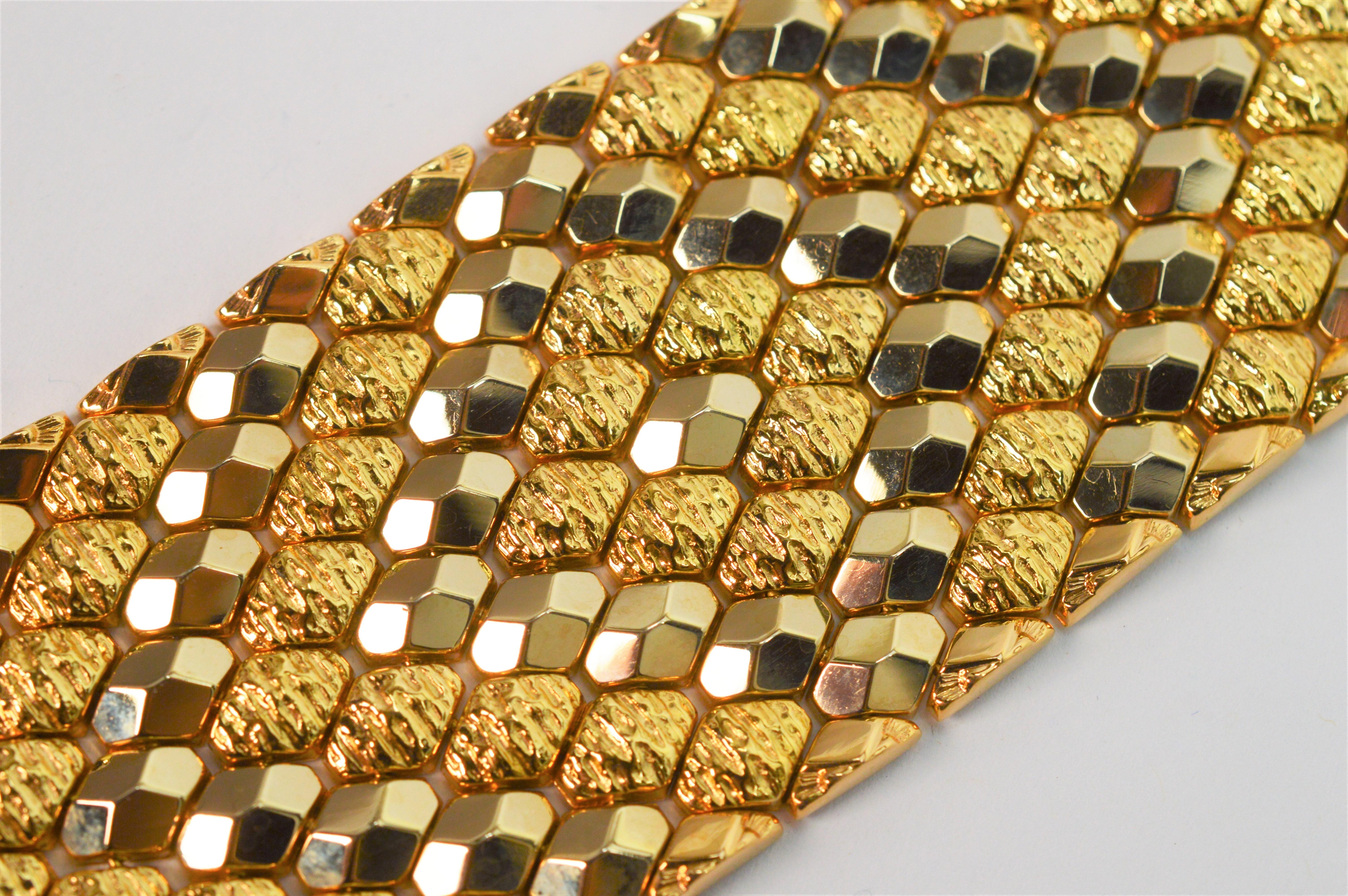 Breites flexibles Manschettenarmband aus 18 Karat Gelbgold mit Marquise-Glieder im Zustand „Hervorragend“ im Angebot in Mount Kisco, NY