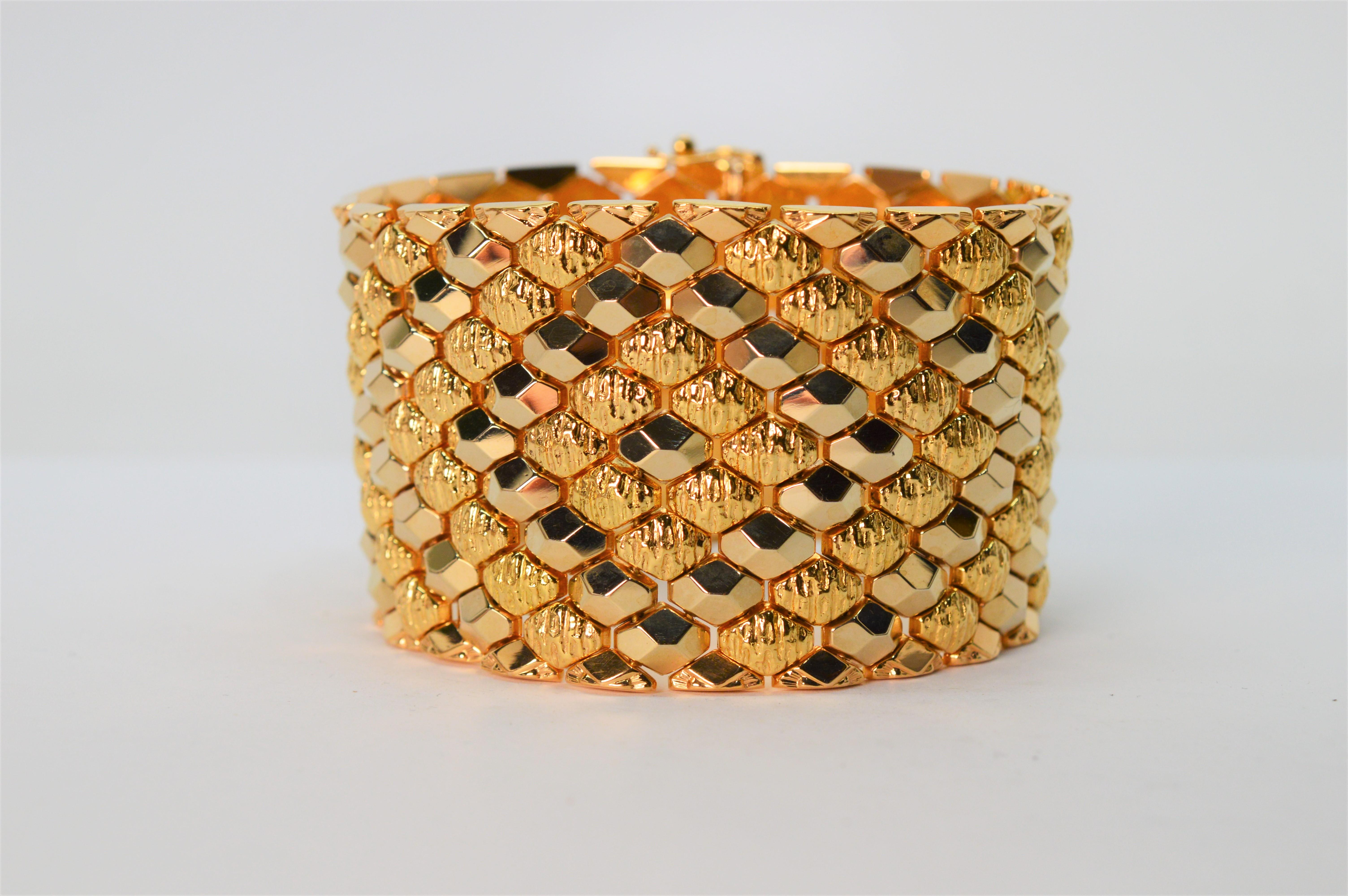 Breites flexibles Manschettenarmband aus 18 Karat Gelbgold mit Marquise-Glieder im Angebot 4