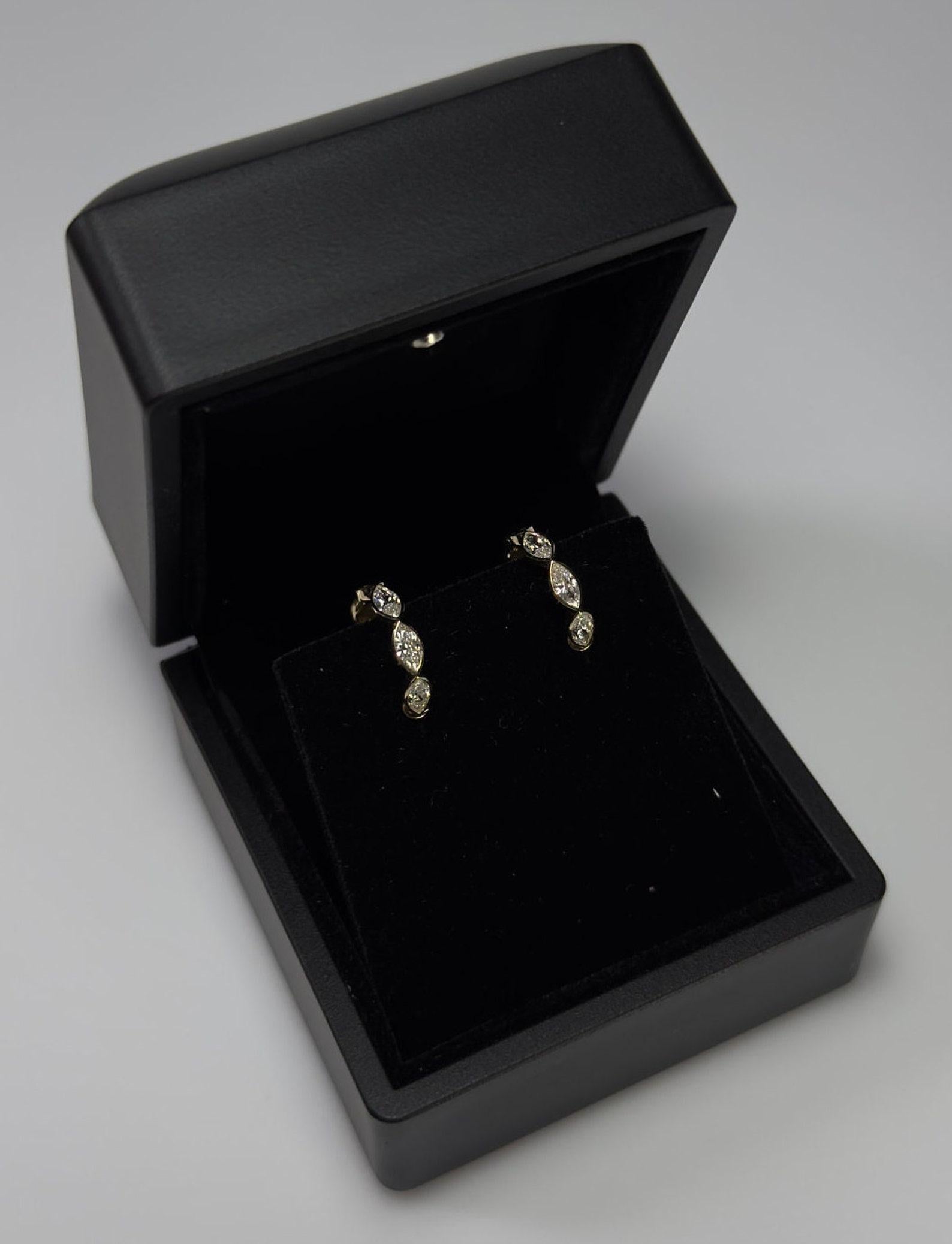 Marquise Moissanit Creolen 925 Sterlingsilber Dreifach-Marquise-Ohrringe. 

A P P R O X T I M E

Alle Artikel werden auf Bestellung gefertigt. Unsere ungefähre Lieferzeit beträgt 6 bis 10 Werktage. Dies kann sich in der Hochsaison ändern

Hinweis: