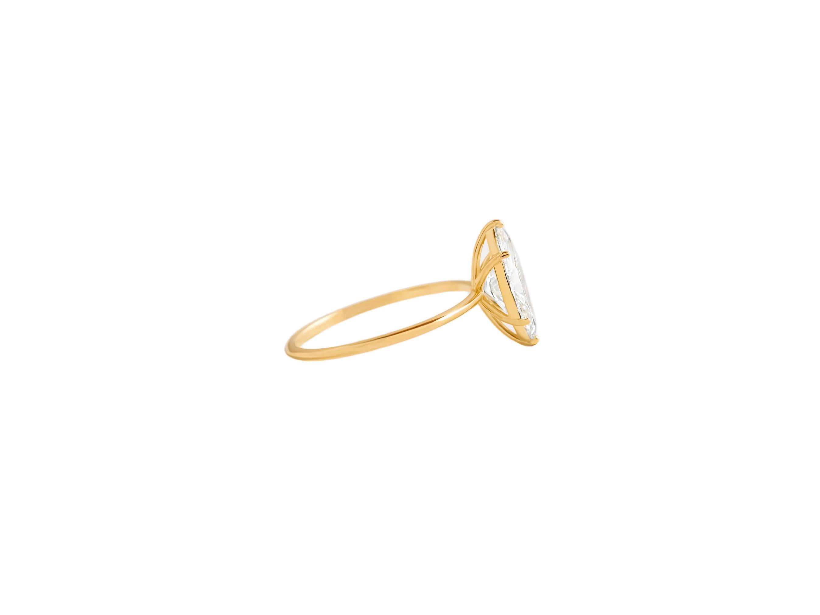 Bague solitaire en or 14k avec moissanite en forme de marquise en vente 1