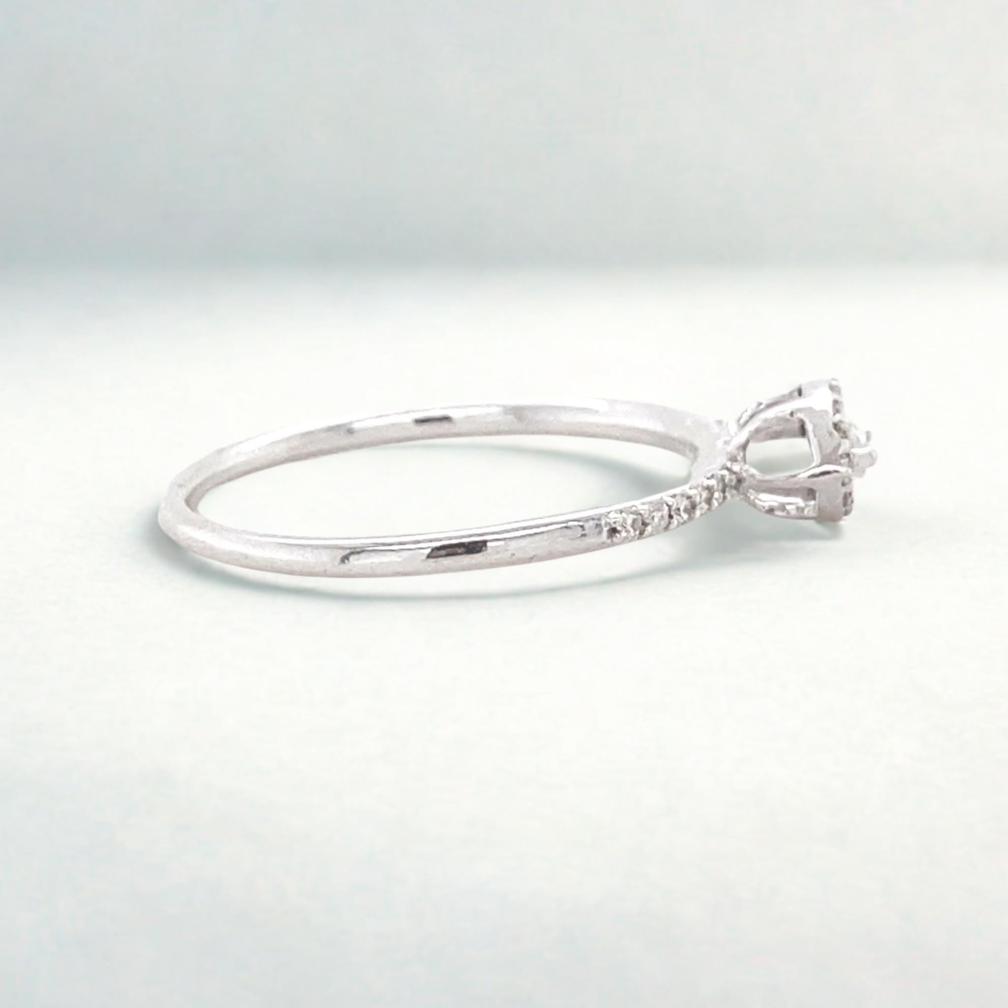 Marquise Natural Diamond Halo Stackable Ring in 14K Solid Gold (Certified) (Rundschliff) im Angebot