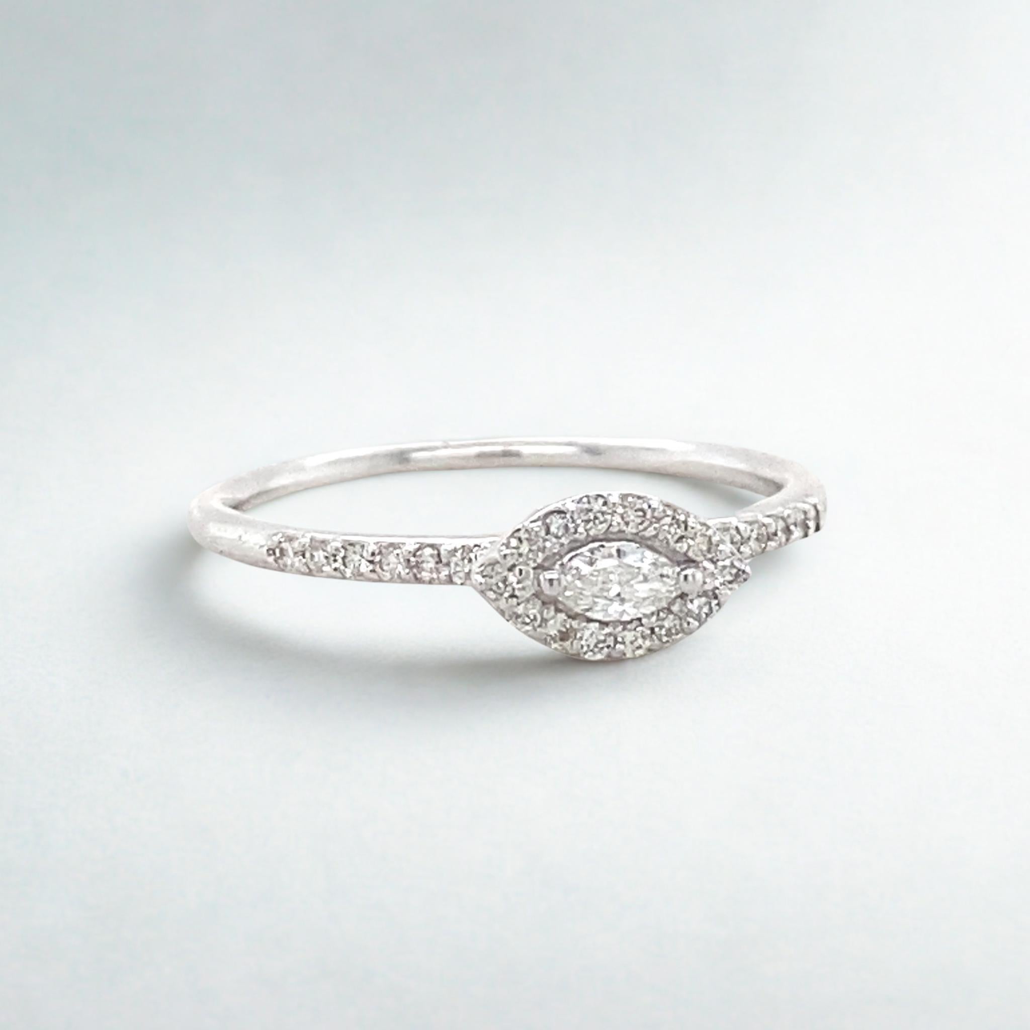 Marquise Natural Diamond Halo Stackable Ring in 14K Solid Gold (Certified) im Zustand „Neu“ im Angebot in New Delhi, DL