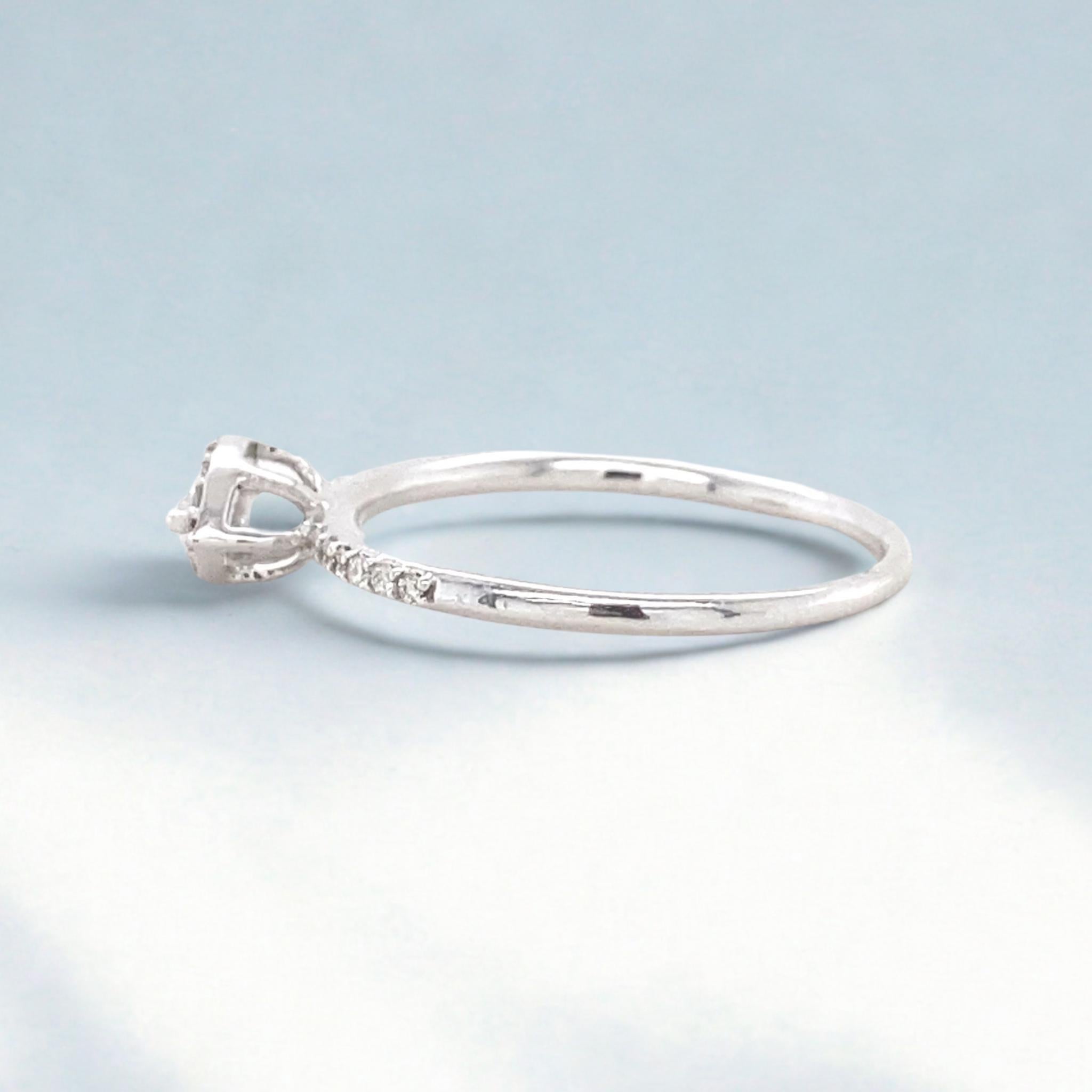 Marquise Natural Diamond Halo Stackable Ring in 14K Solid Gold (Certified) Damen im Angebot