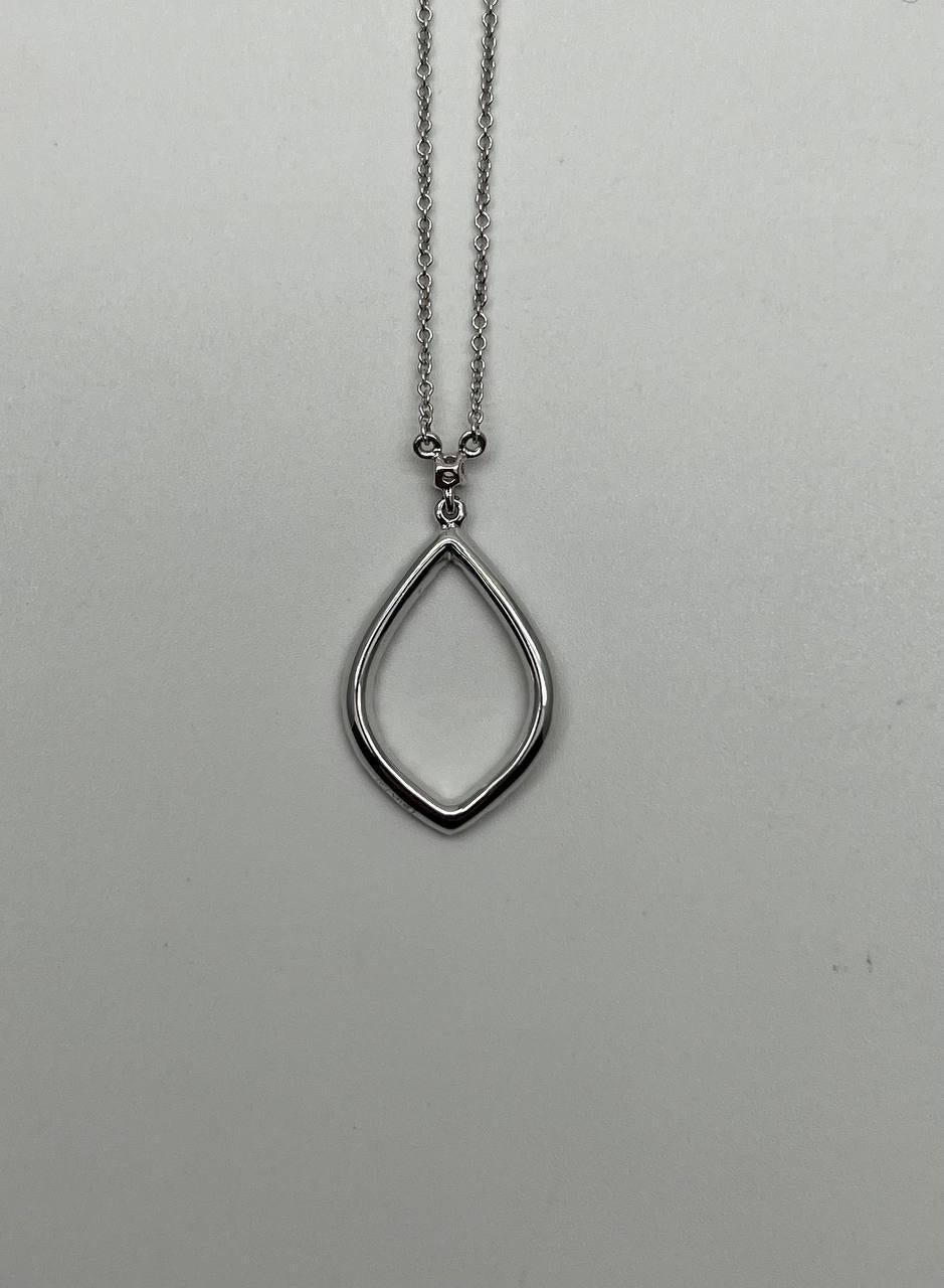 Collier pendentif en or blanc 18K à motif de losange en diamants Marquise ovale Neuf - En vente à Oakton, VA
