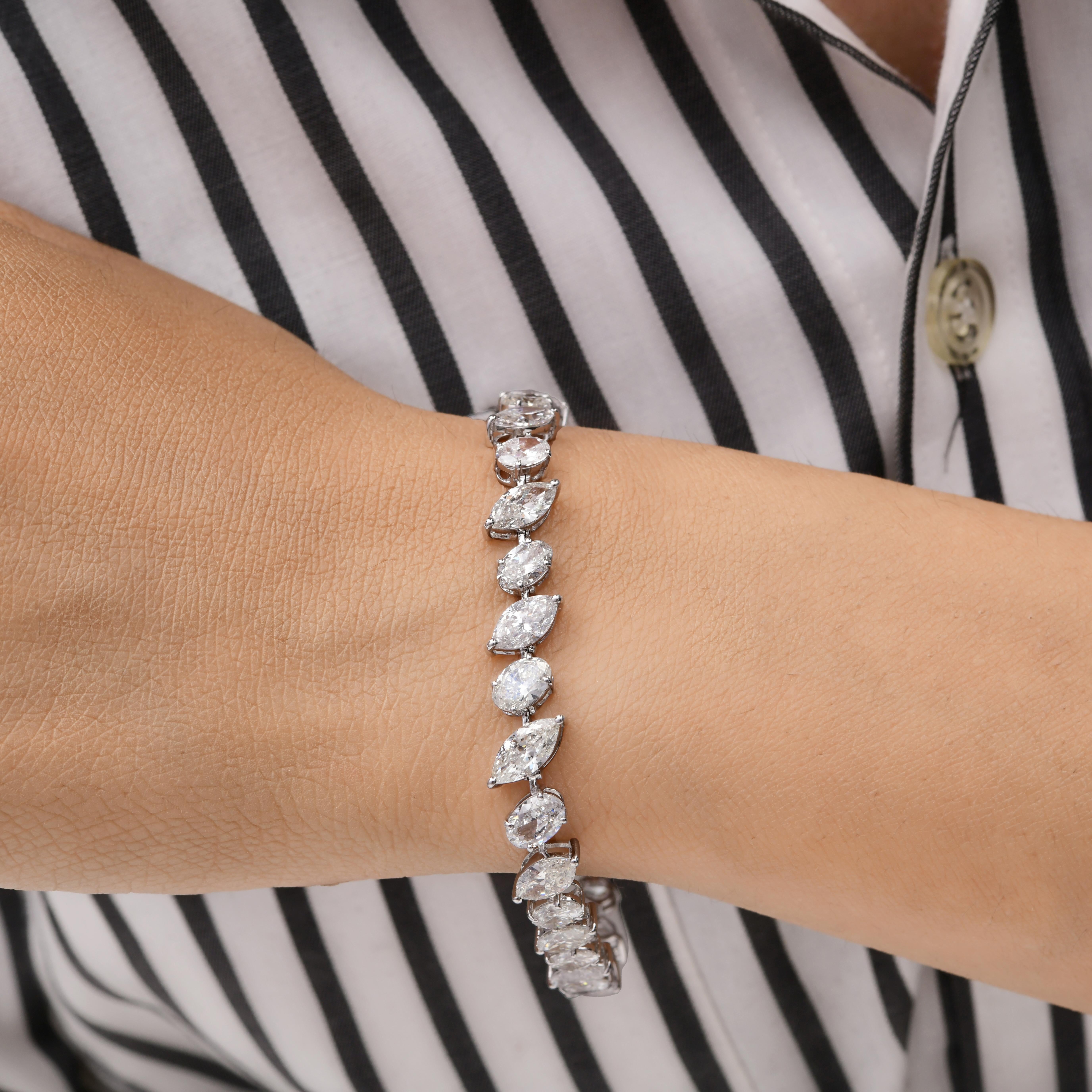 Marquise Oval SI/H Natürlicher Diamant Armband 14k Weißgold Feiner Schmuck Geschenk
Das Armband besteht aus einer durchgehenden Reihe verschiedener Diamantformen, darunter Oval und Marquise, die abwechselnd schräg gesetzt sind und ein Gliederarmband