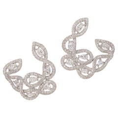 Orecchini a cerchio con diamanti taglio Marquise, Pear e Brilliante in oro bianco
