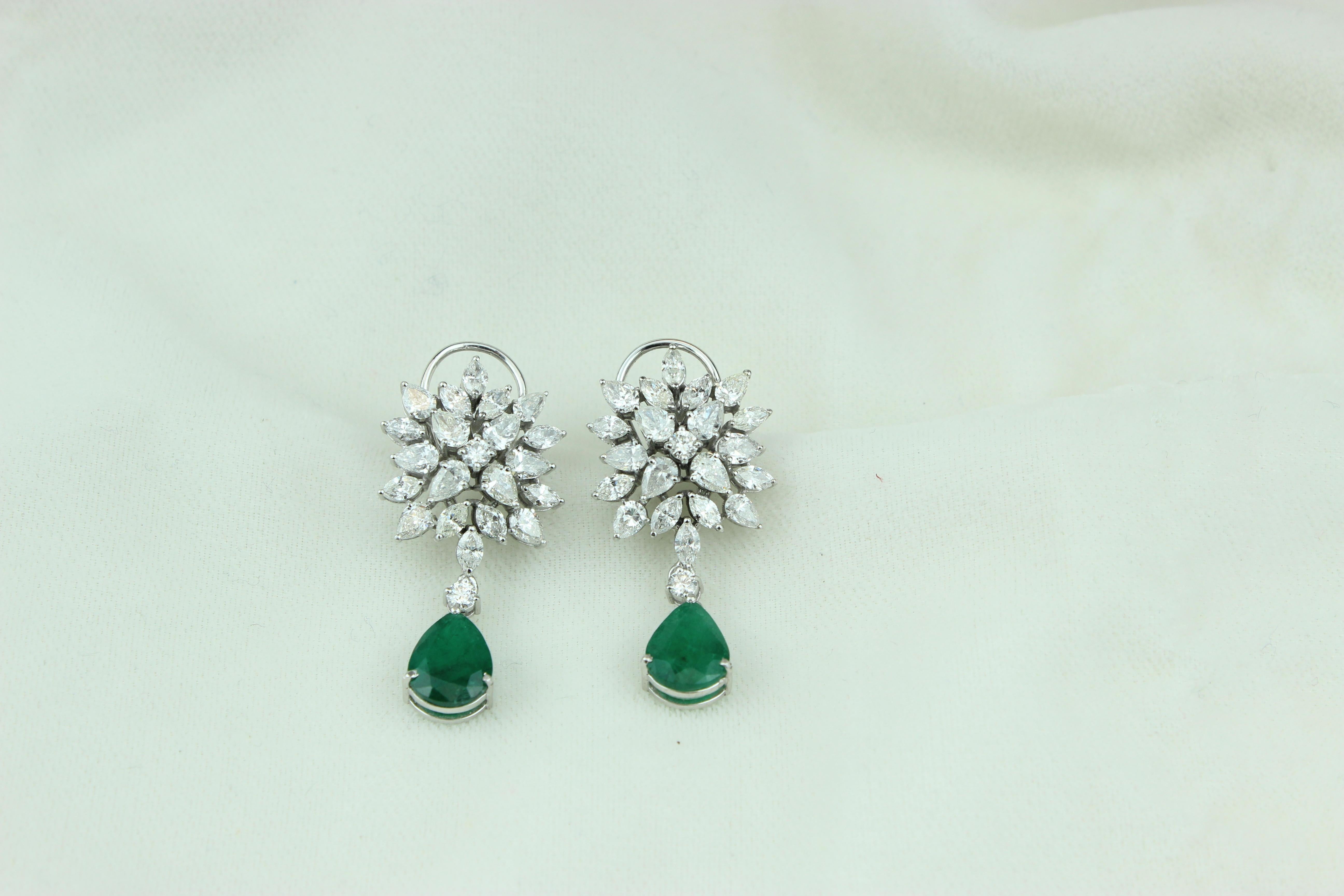 Marquise & Pear Diamond Earrings with an Emerald Drop in 18k Solid Gold In New Condition For Sale In New Delhi, DL