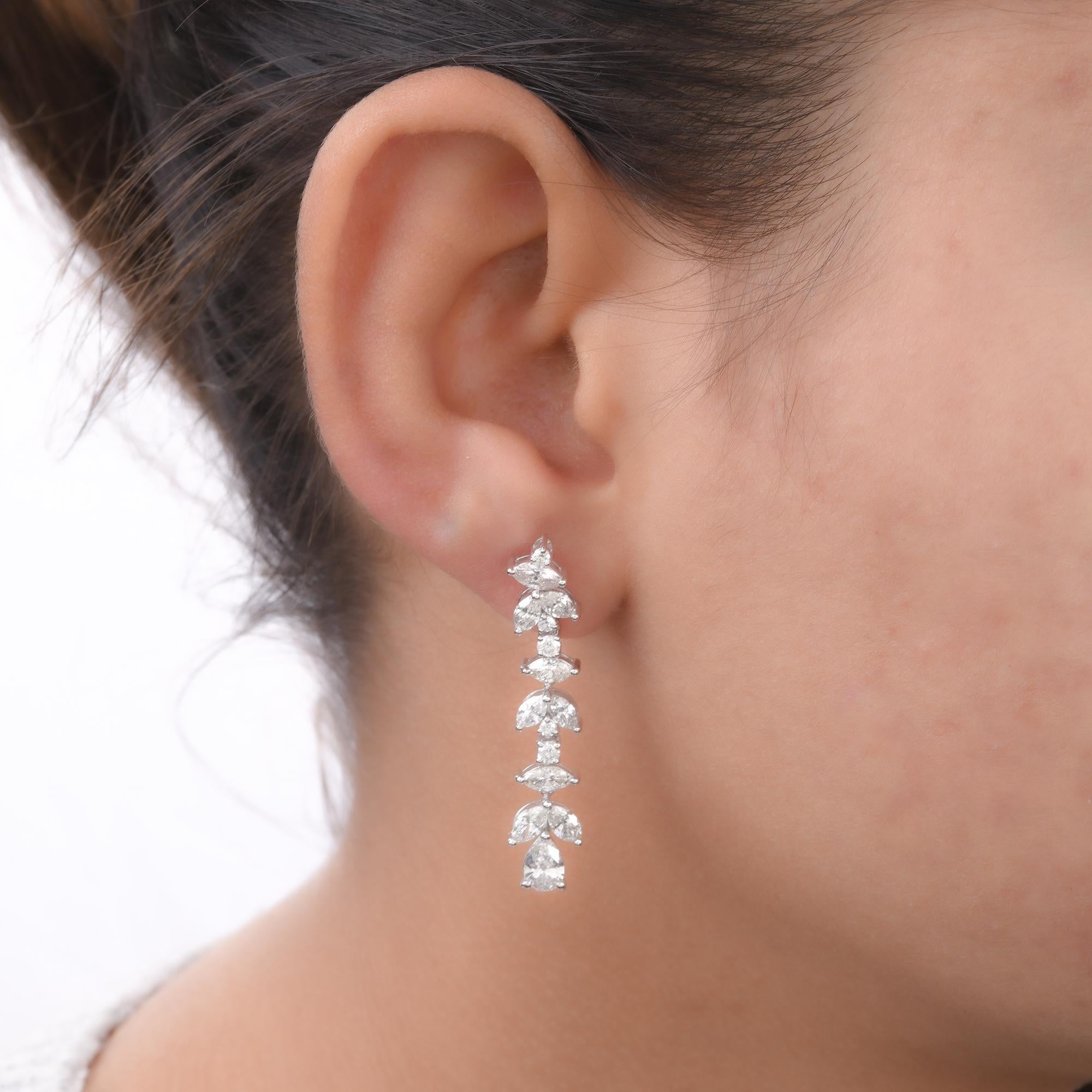 Moderno Orecchini a pendente con pera e diamante rotondo in oro bianco 18 carati Gioielli di pregio in vendita