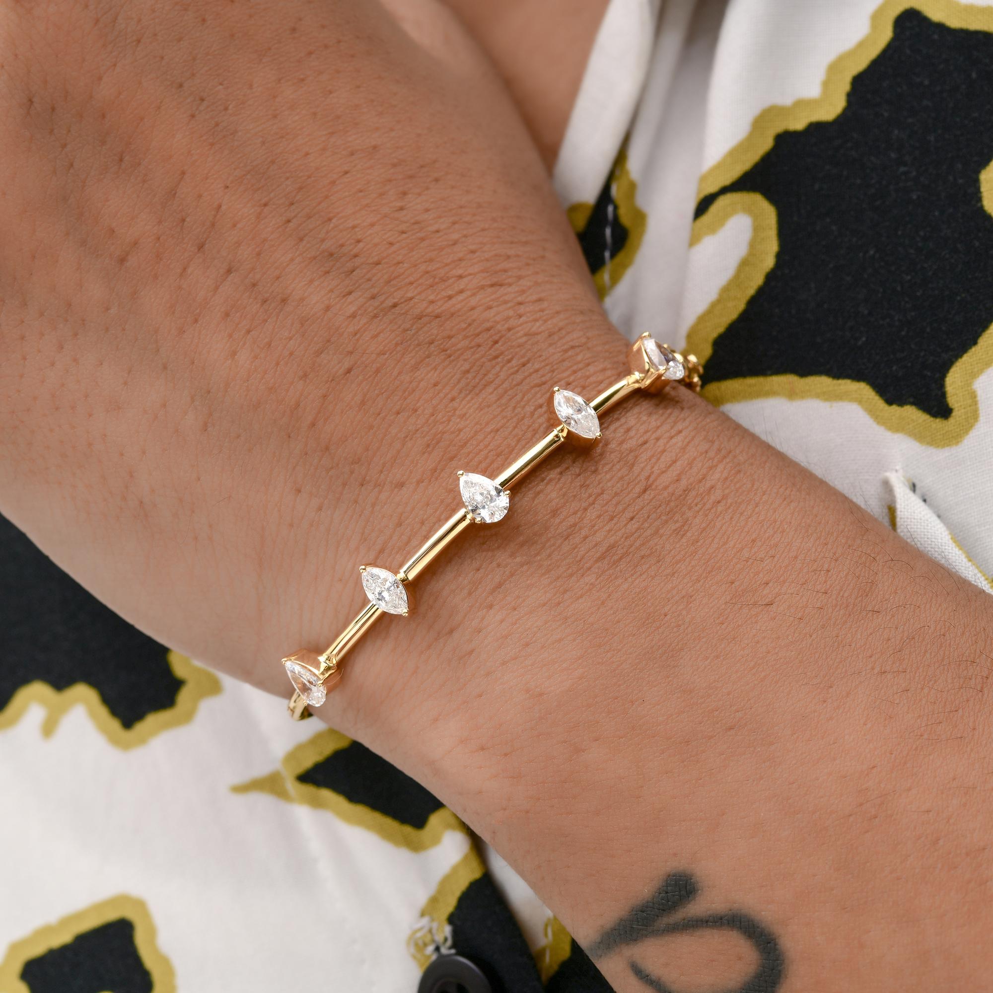 Bracciale con diamanti Marquise Pear SI/H in oro giallo 14 carati Gioielli di pregio
Il braccialetto presenta un design moderno e pulito in oro giallo lucido, completato da cinque diamanti scintillanti.
I diamanti sono un simbolo universale di
