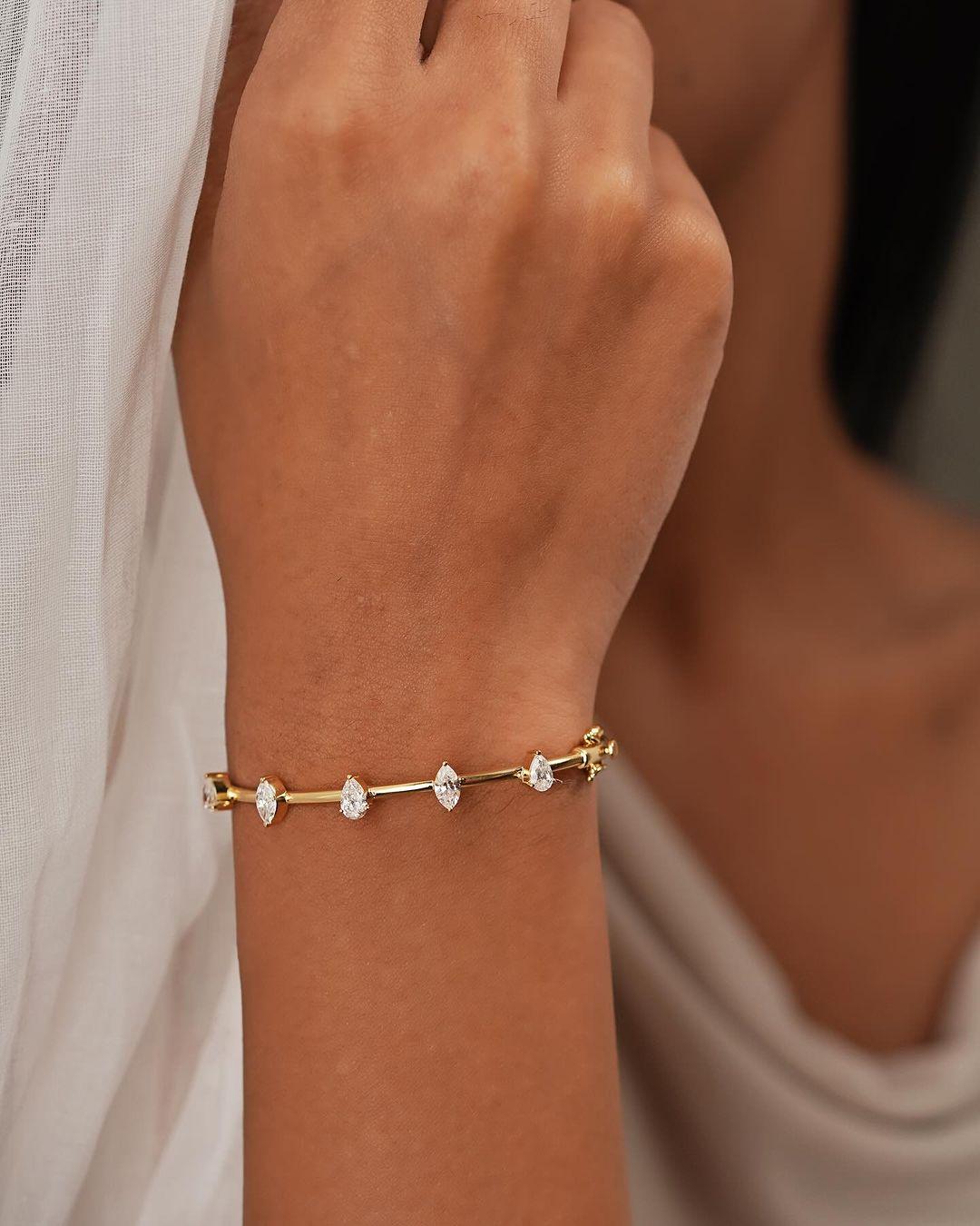 Taglio a goccia Bracciale con diamanti Marquise Pear SI/H in oro giallo 14 carati Alta Gioielleria in vendita