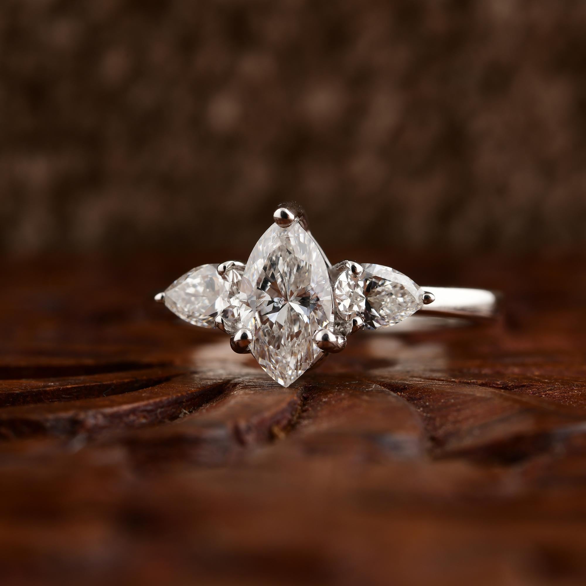 Im Angebot: Marquise Birne SI/H Diamant Drei Stein Verlobungsring 18 Karat Weißgold () 4
