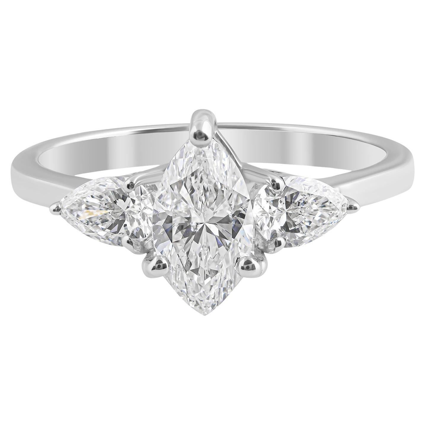 Im Angebot: Marquise Birne SI/H Diamant Drei Stein Verlobungsring 18 Karat Weißgold ()