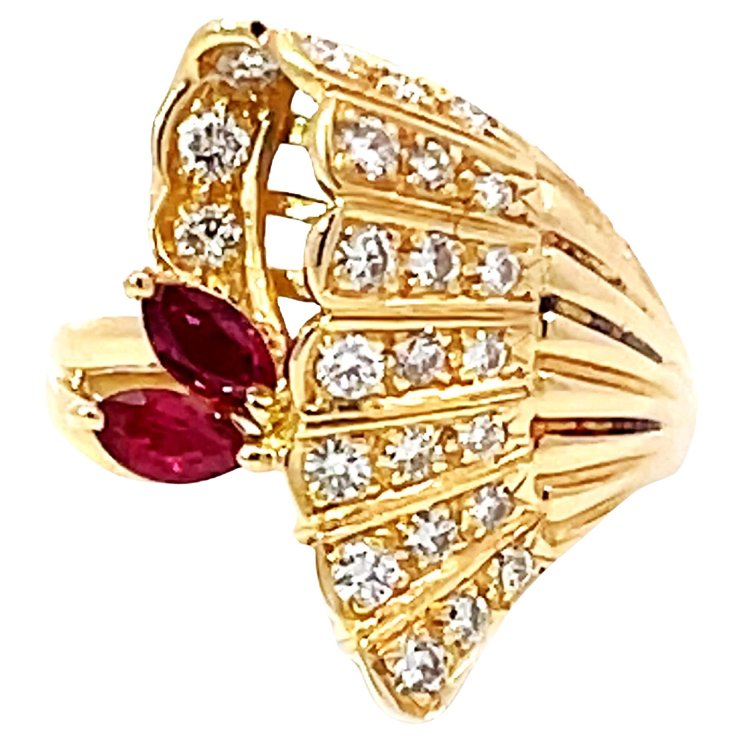 Bague cocktail en or jaune 18 carats massif avec rubis rouge marquise et diamants