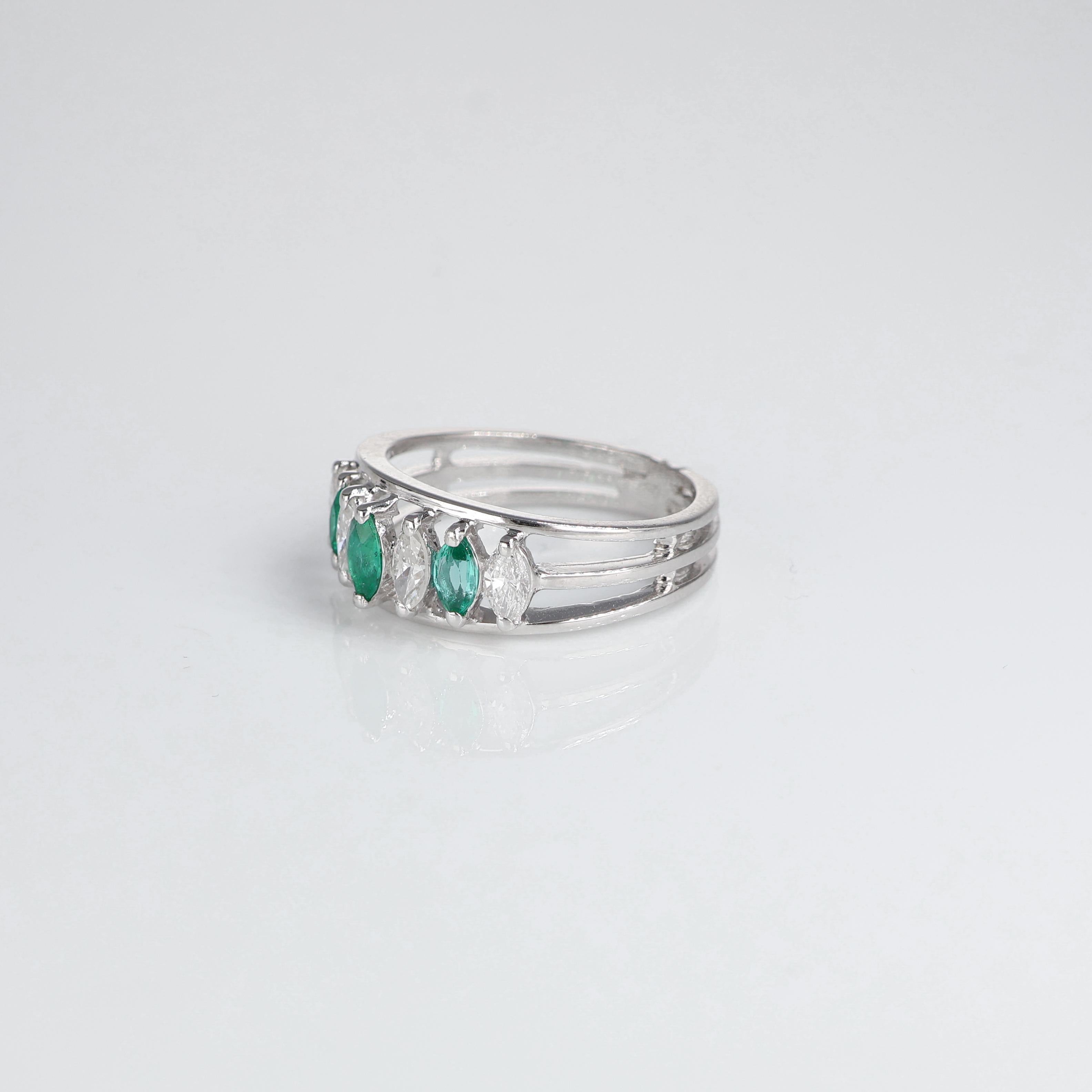 Marquise Ring White Gold Emerald 0.36 carats and White Diamond 0.55 carats In New Condition For Sale In Bergamo, BG
