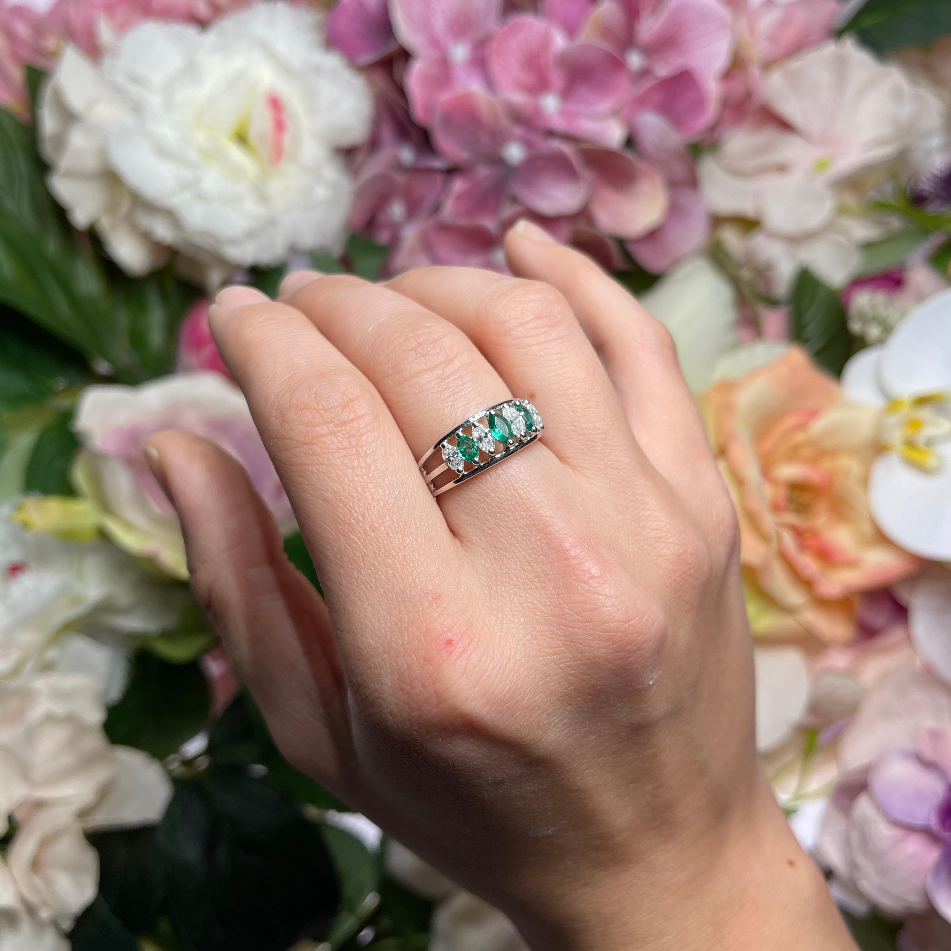 Marquise Ring White Gold Emerald 0.36 carats and White Diamond 0.55 carats For Sale 2