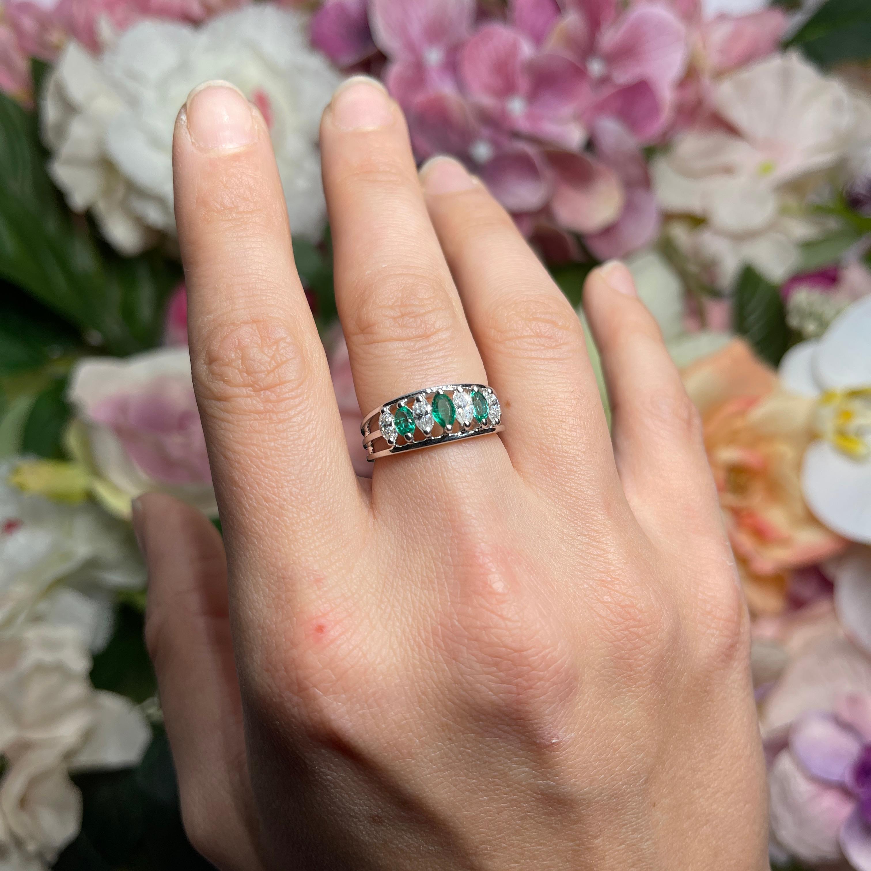 Marquise Ring White Gold Emerald 0.36 carats and White Diamond 0.55 carats For Sale 3