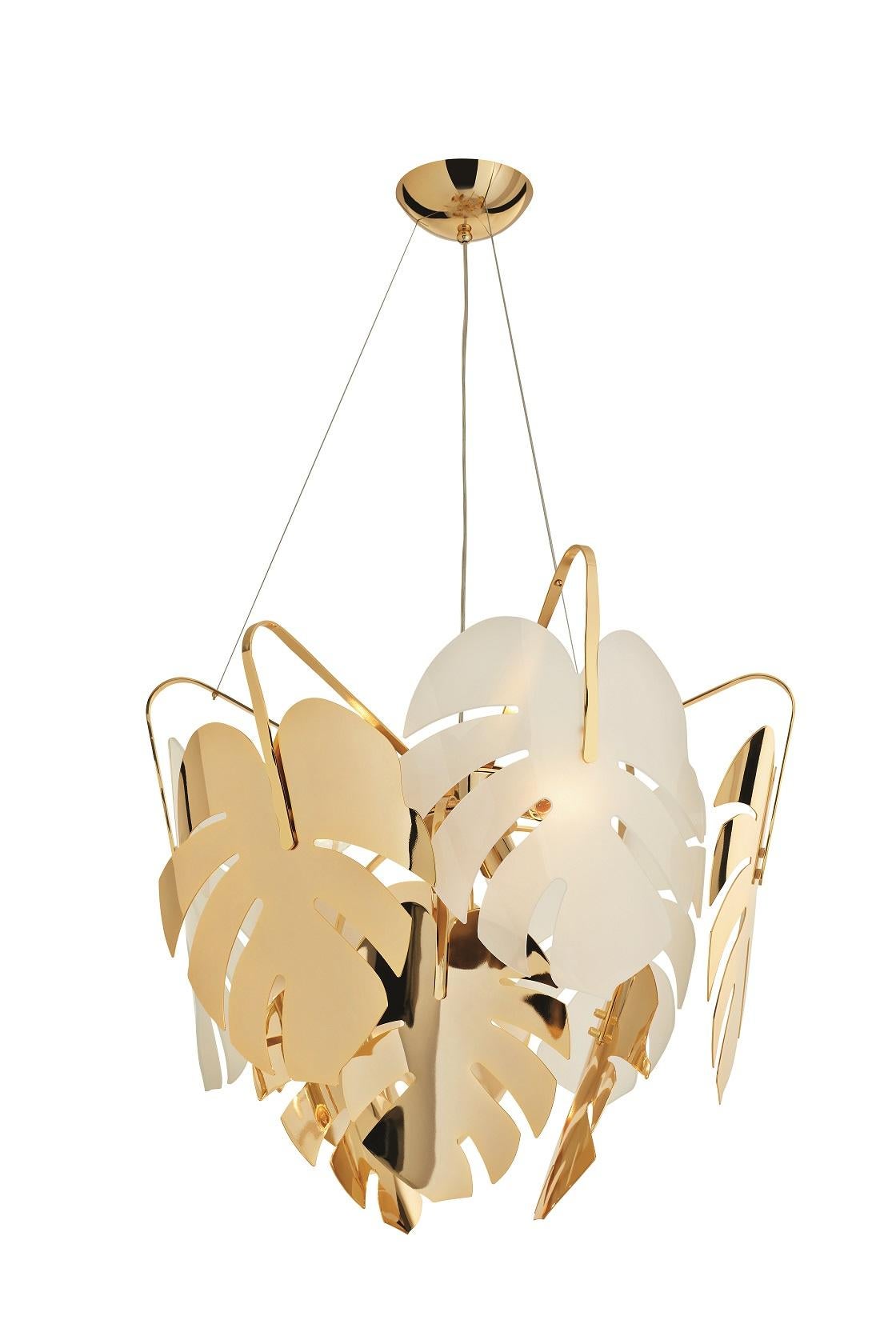 Lampada a sospensione Marquise Riviera di MM Lampadari
Dimensioni: Ø 60 x H. 70 cm. 
Materiali: Metallo e vetro satinato.

Disponibile in tre diverse combinazioni di metallo e vetro. Tutte le nostre lampade possono essere cablate a seconda del