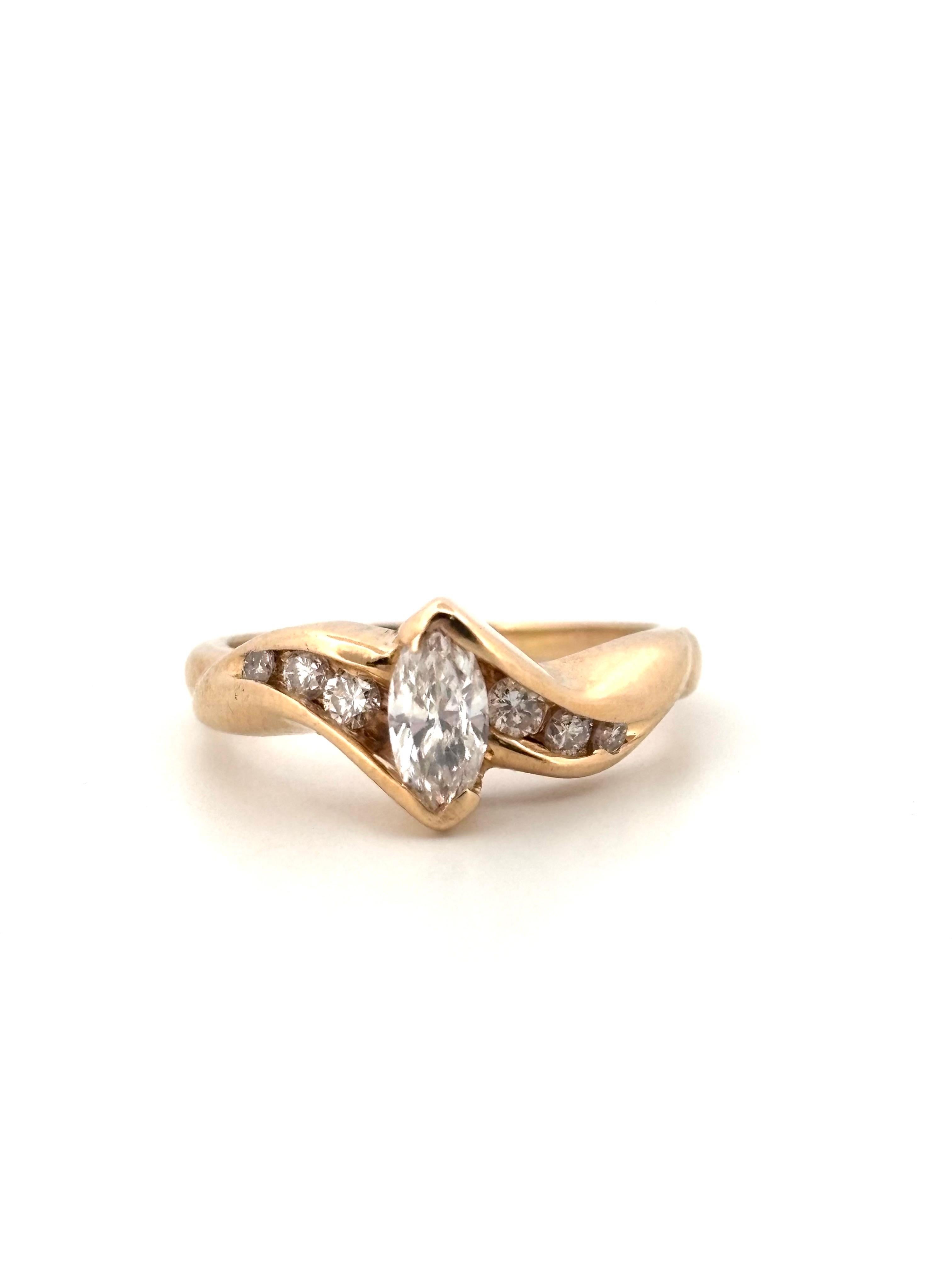 Rétro Bague de fiançailles en or jaune 14K Marquise et taille ronde 0.25Ctw Diamant Naturel en vente