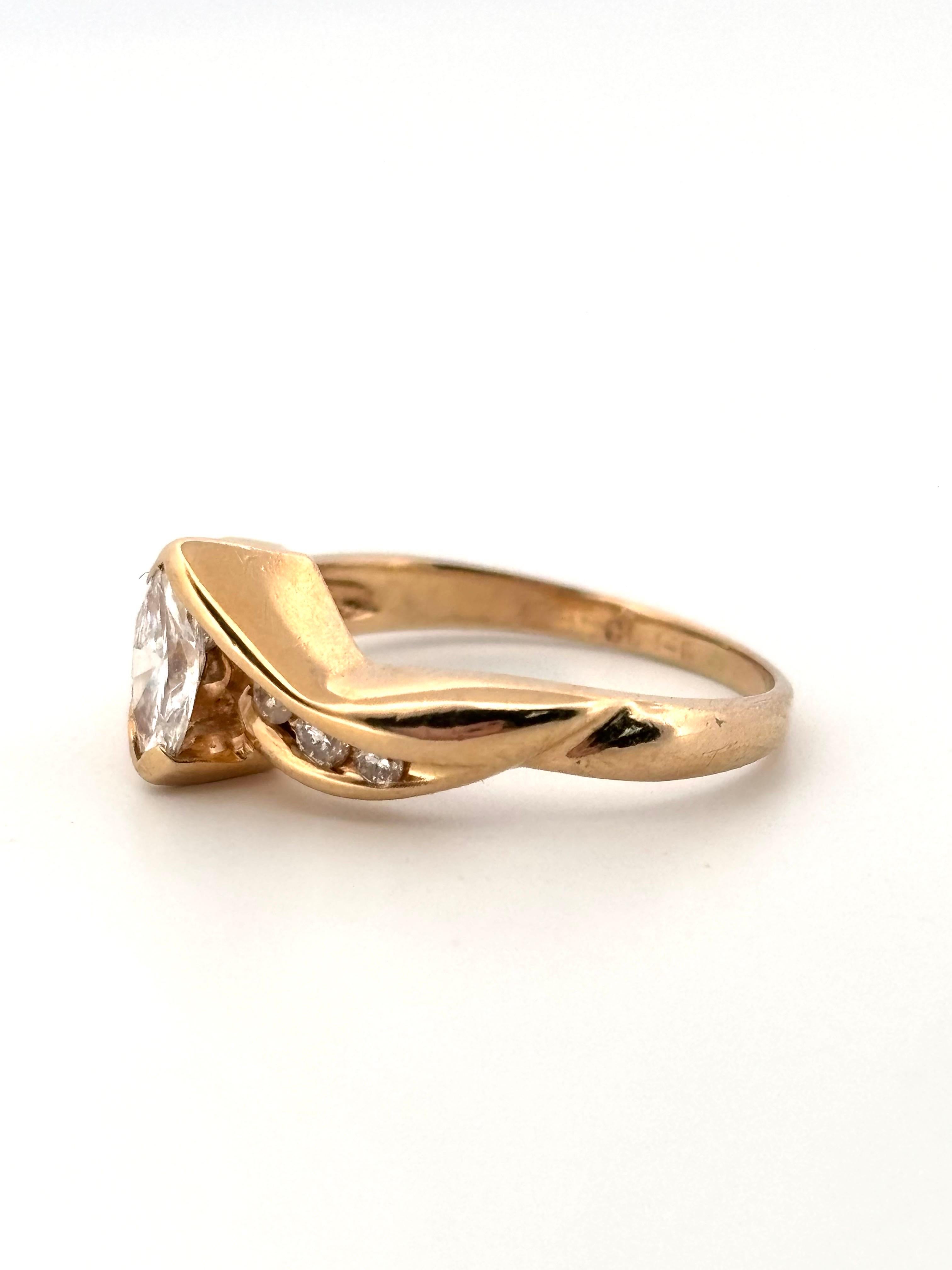 Taille Marquise Bague de fiançailles en or jaune 14K Marquise et taille ronde 0.25Ctw Diamant Naturel en vente