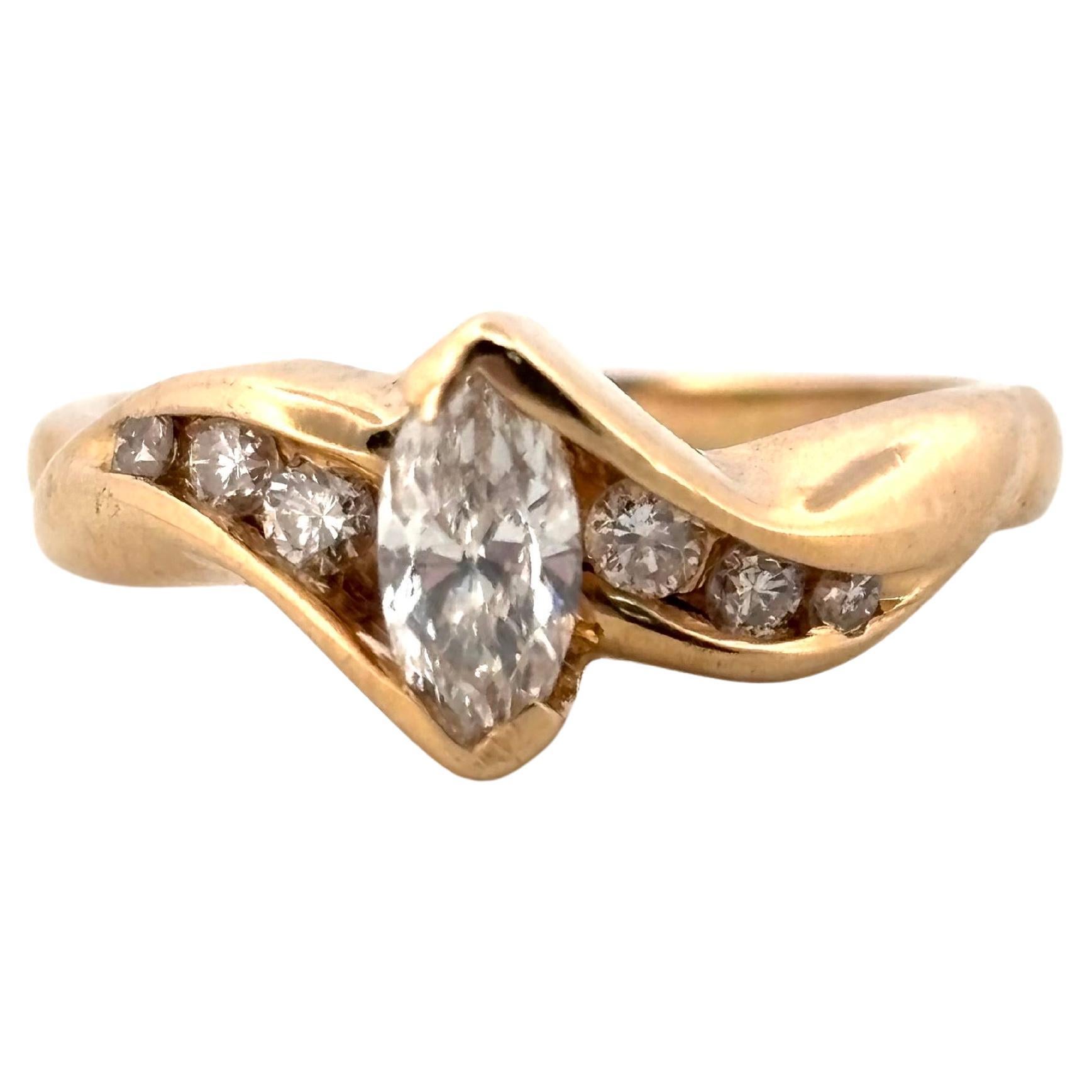 Bague de fiançailles en or jaune 14K Marquise et taille ronde 0.25Ctw Diamant Naturel