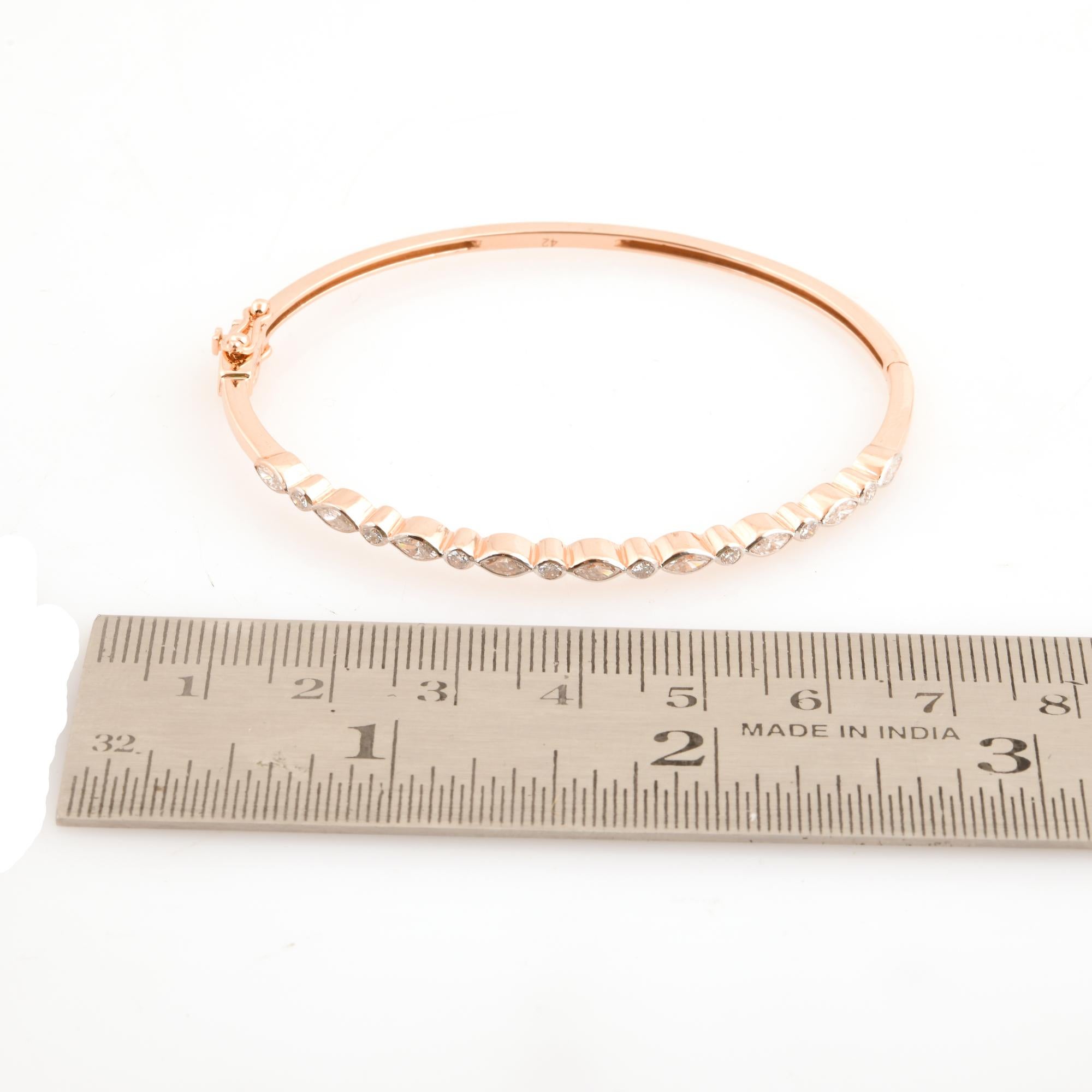 0,90 Ct. Bracelet jonc marquise en or rose 18 carats de pureté SI Pour femmes en vente