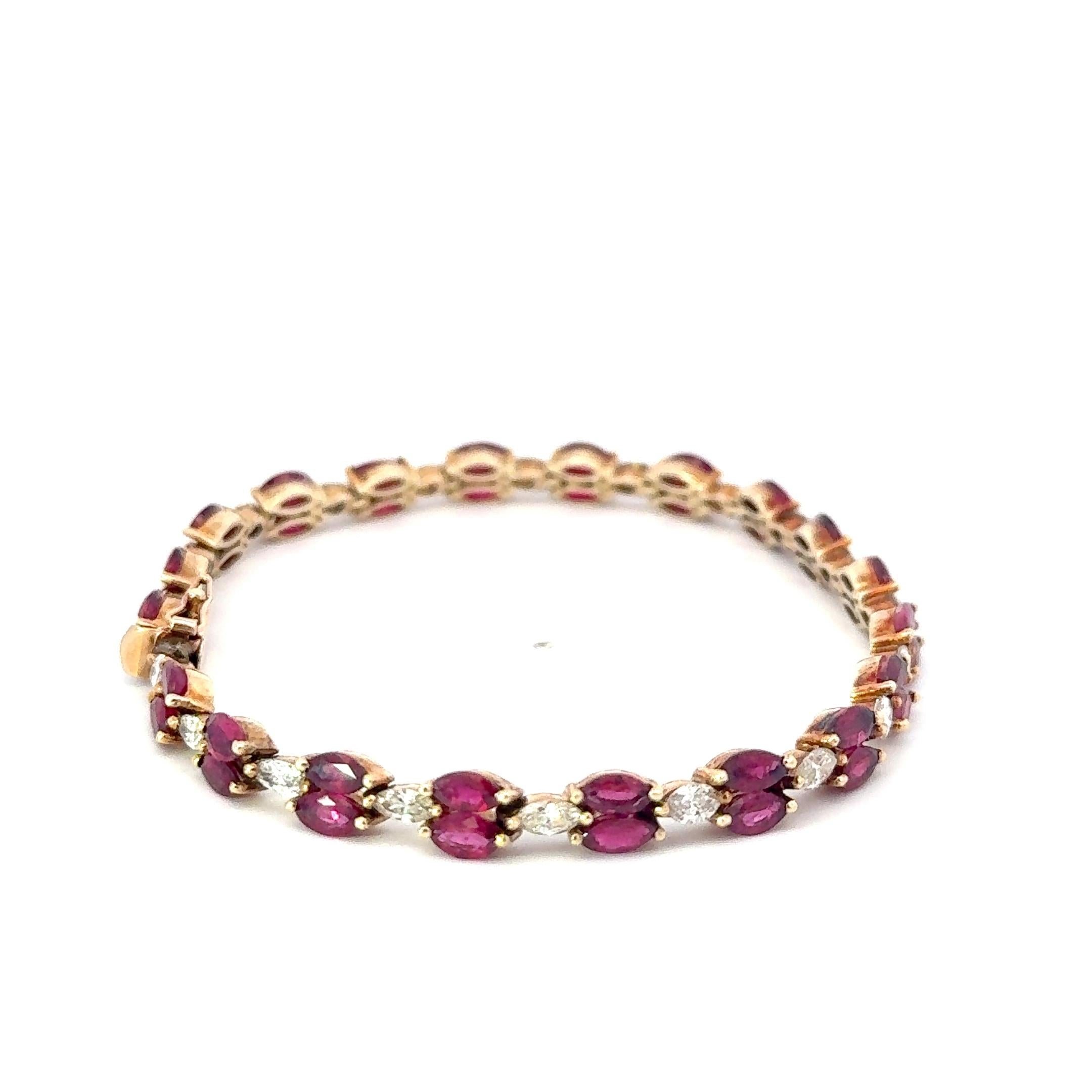 Armband aus 14 Karat Gelbgold mit Marquise-Rubin (10 Karatw) und Diamant (5 Karat) (Marquiseschliff) im Angebot