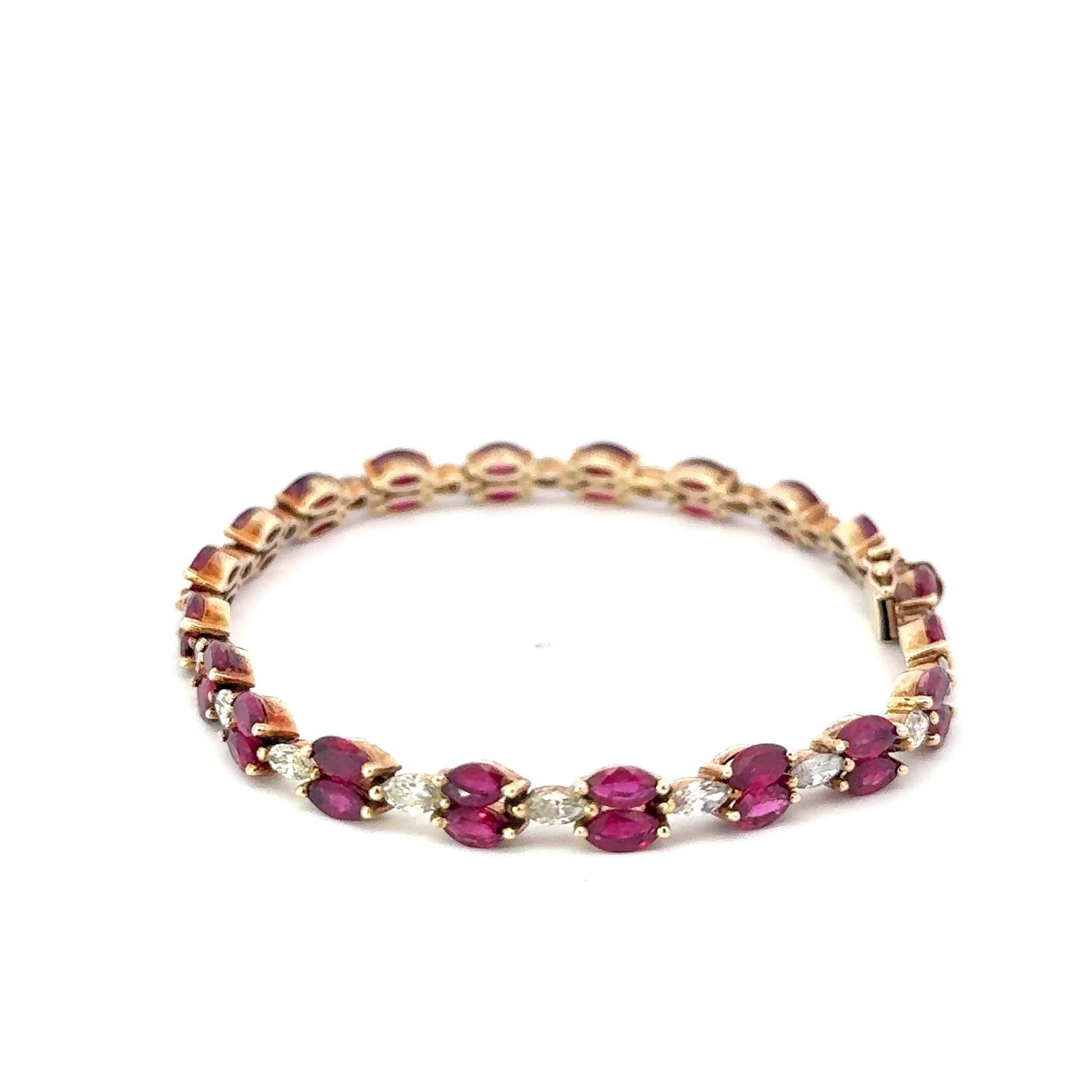 Armband aus 14 Karat Gelbgold mit Marquise-Rubin (10 Karatw) und Diamant (5 Karat) Damen im Angebot