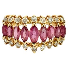 Dreireihiger Marquise-Ring aus 14 Karat Gelbgold mit Rubin und Diamantbordüre