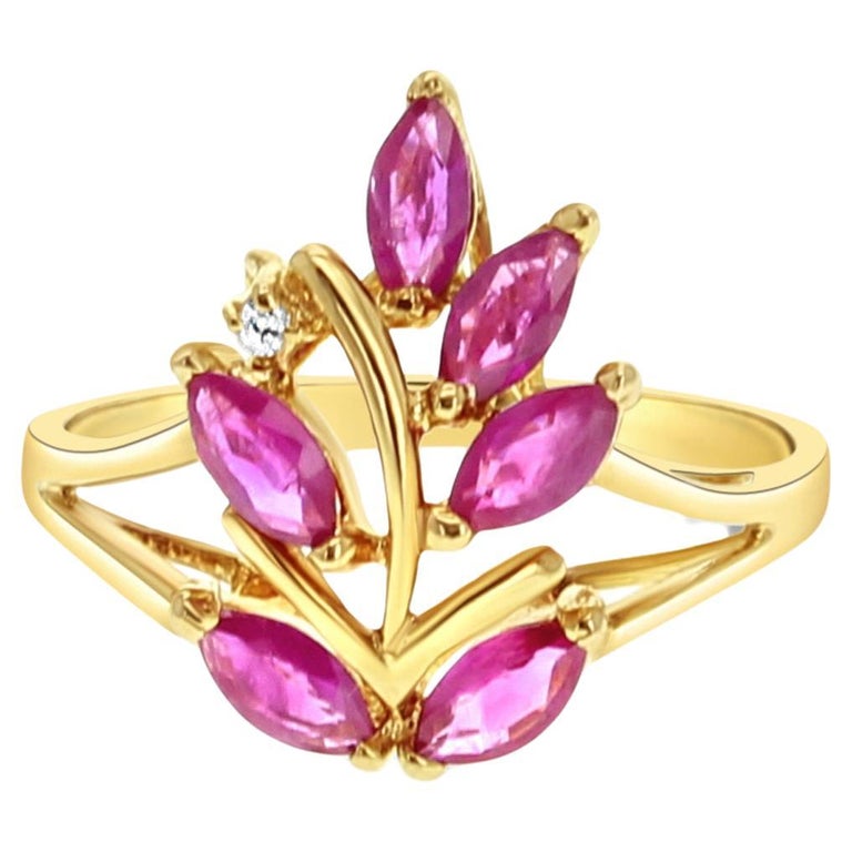 Bague grappe florale en rubis marquise ornée de diamants En